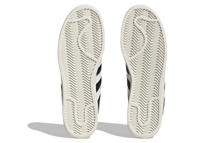 adidas Superstar XLG ‚Black White Ostrich‘