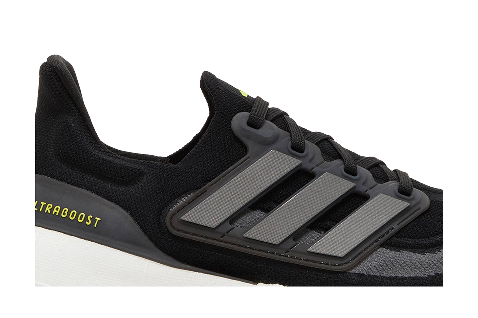 adidas UltraBoost Light ‚Core Black‘
