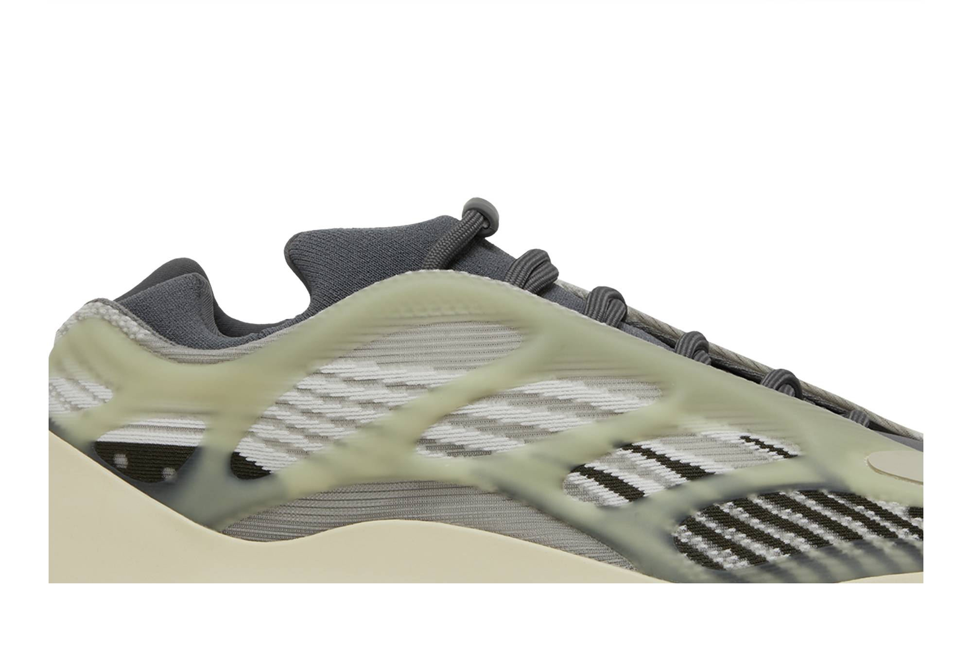 adidas Yeezy 700 V3 ‚Fade Salt‘