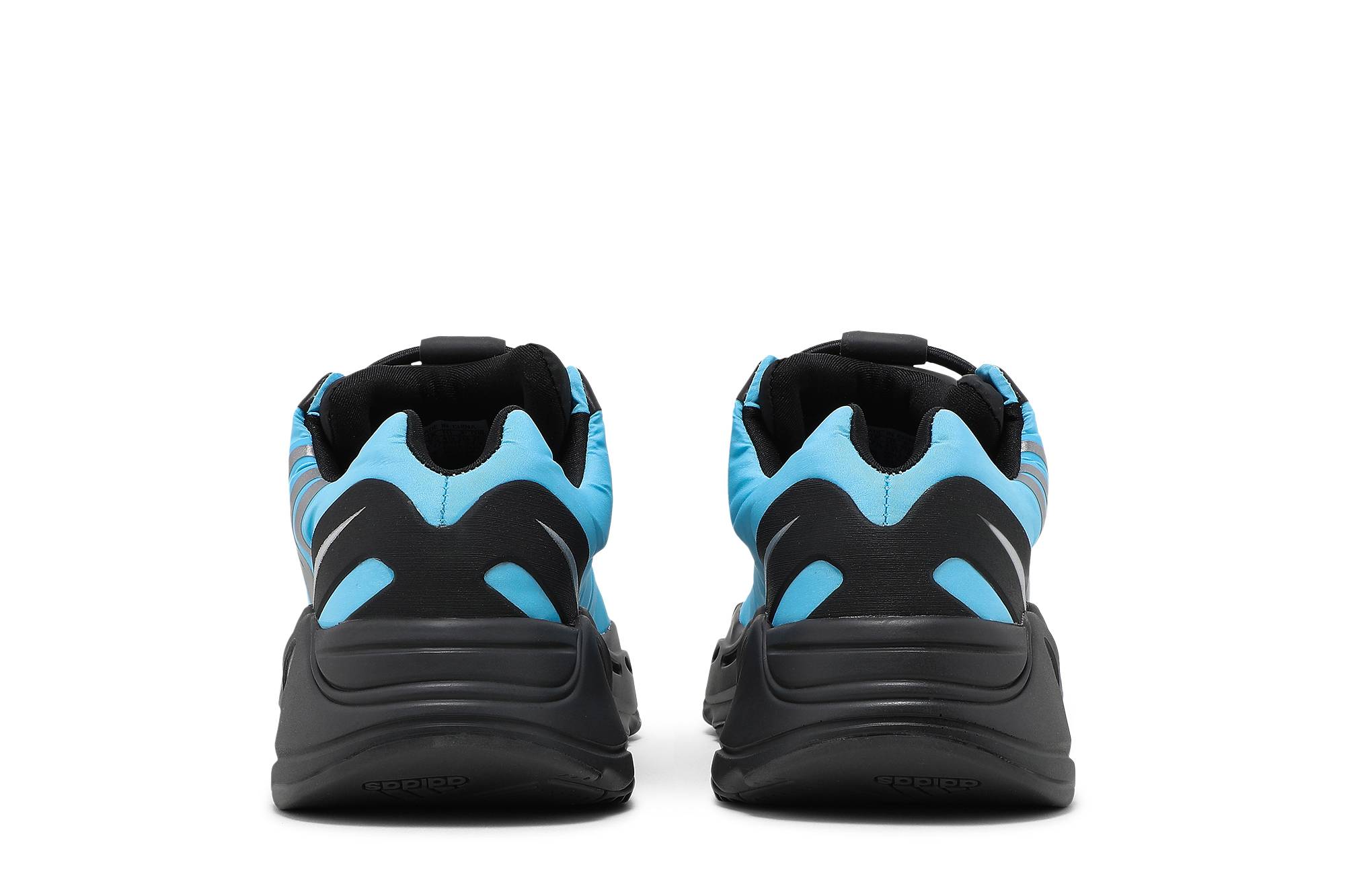 adidas Yeezy Boost 700 MNVM ‚Bright Cyan‘