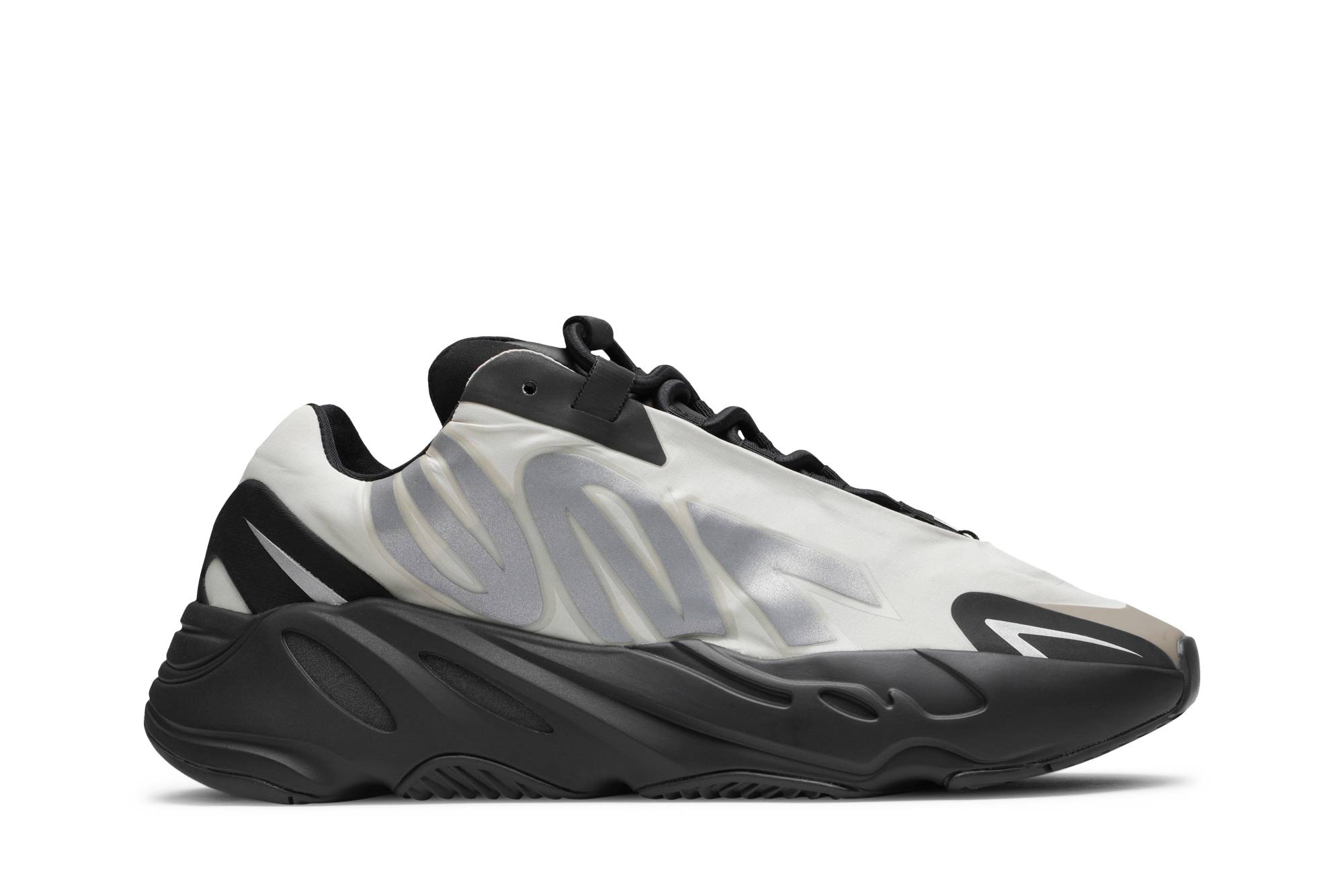 adidas Yeezy Boost 700 MNVN ‚Bone‘