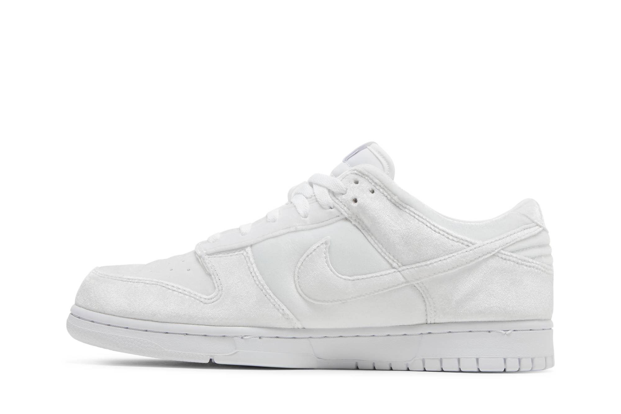 Dover Street Market x Nike Dunk Low ‚Triple White‘