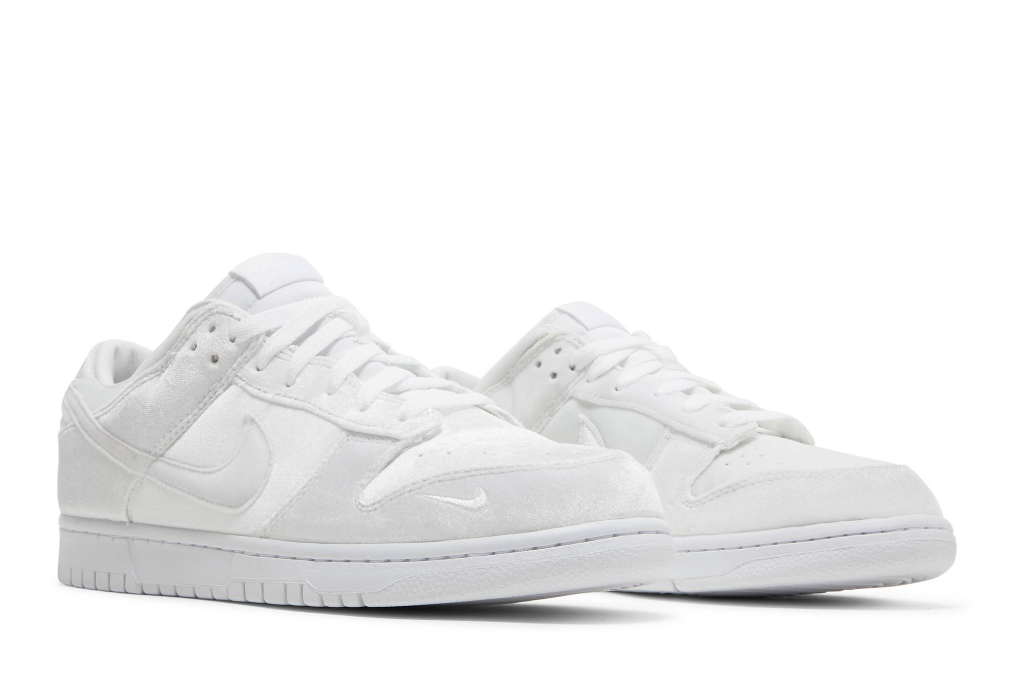 Dover Street Market x Nike Dunk Low ‚Triple White‘