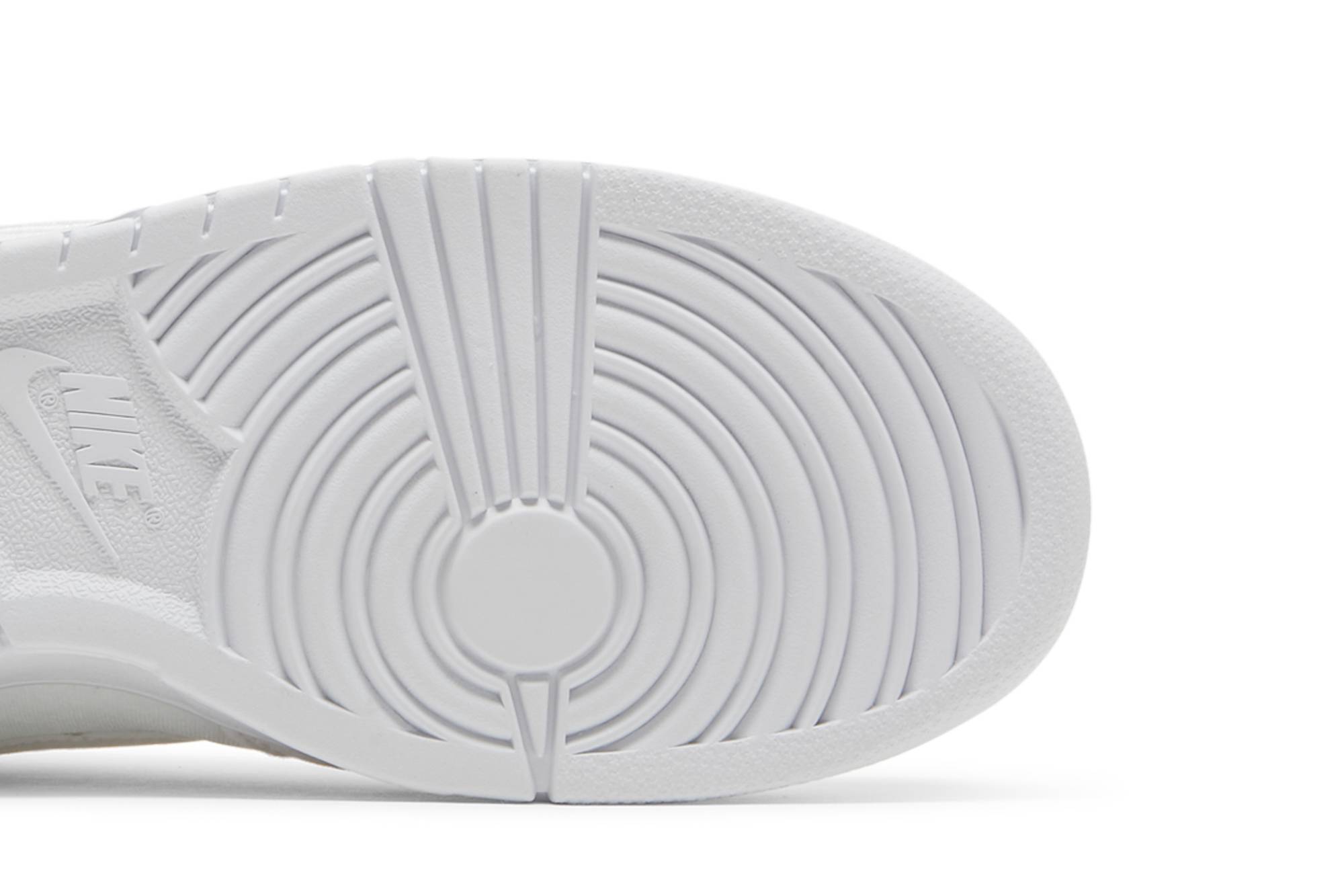Dover Street Market x Nike Dunk Low ‚Triple White‘