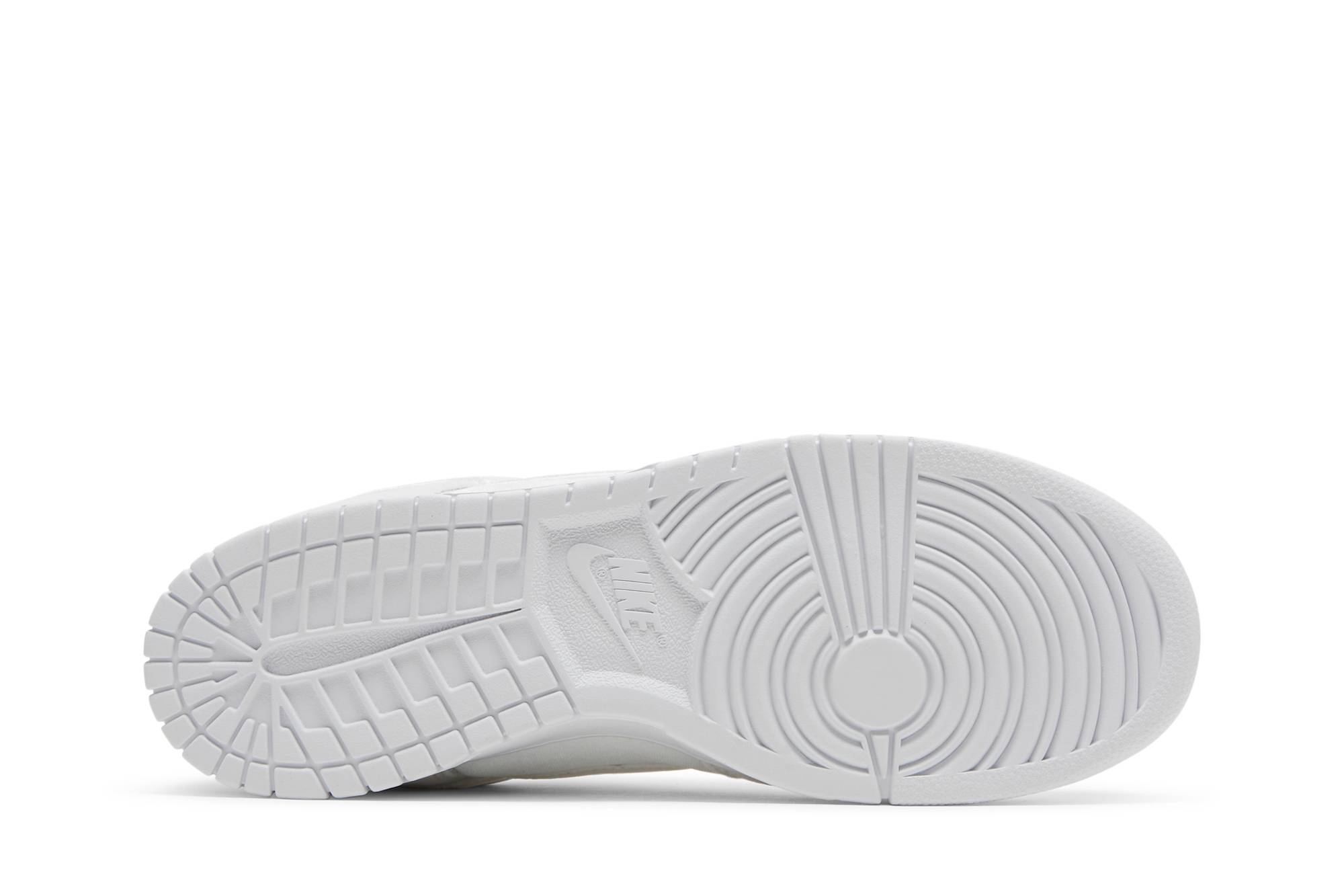 Dover Street Market x Nike Dunk Low ‚Triple White‘