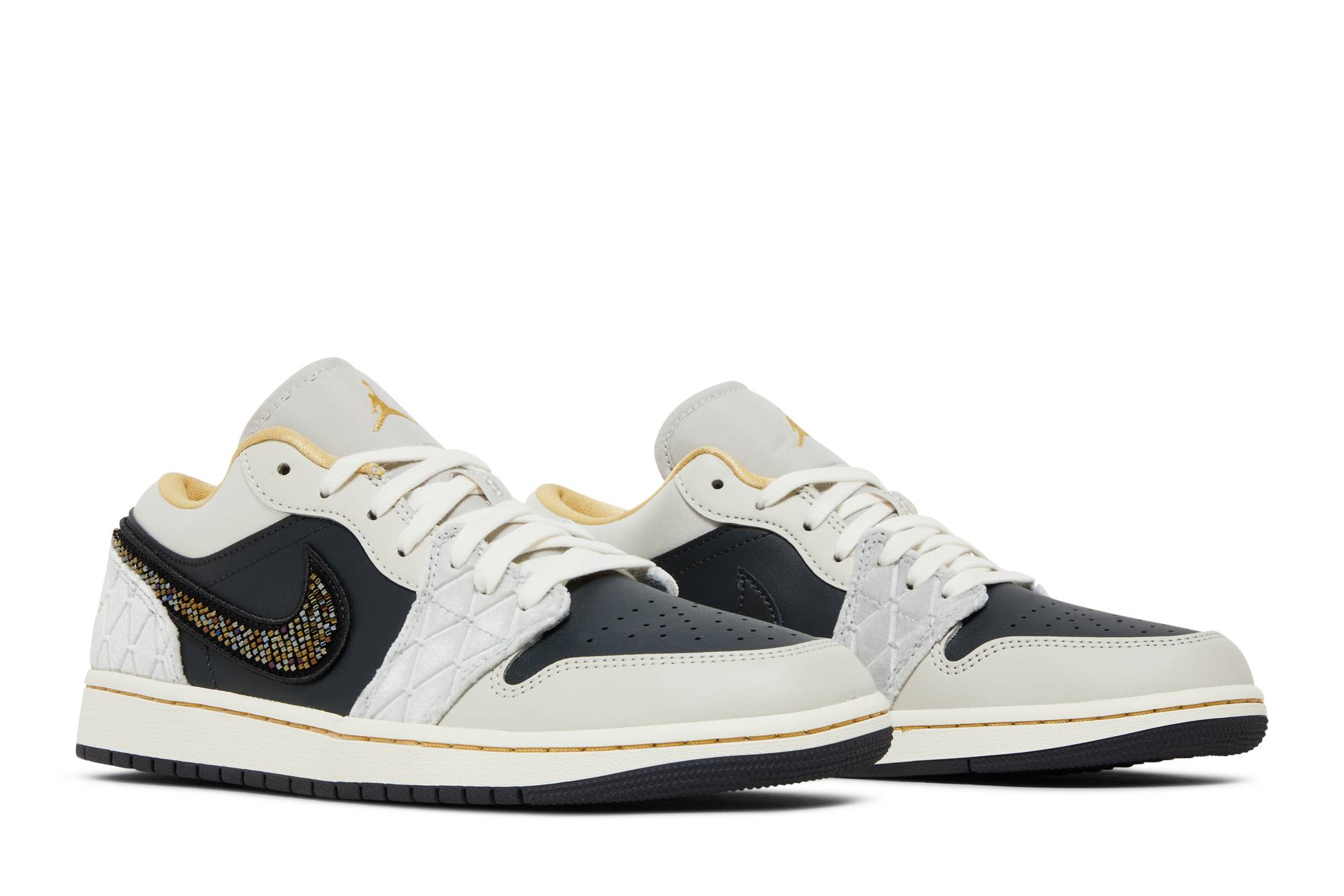 Jordan 1 Low SE ‚Beaded Swoosh‘