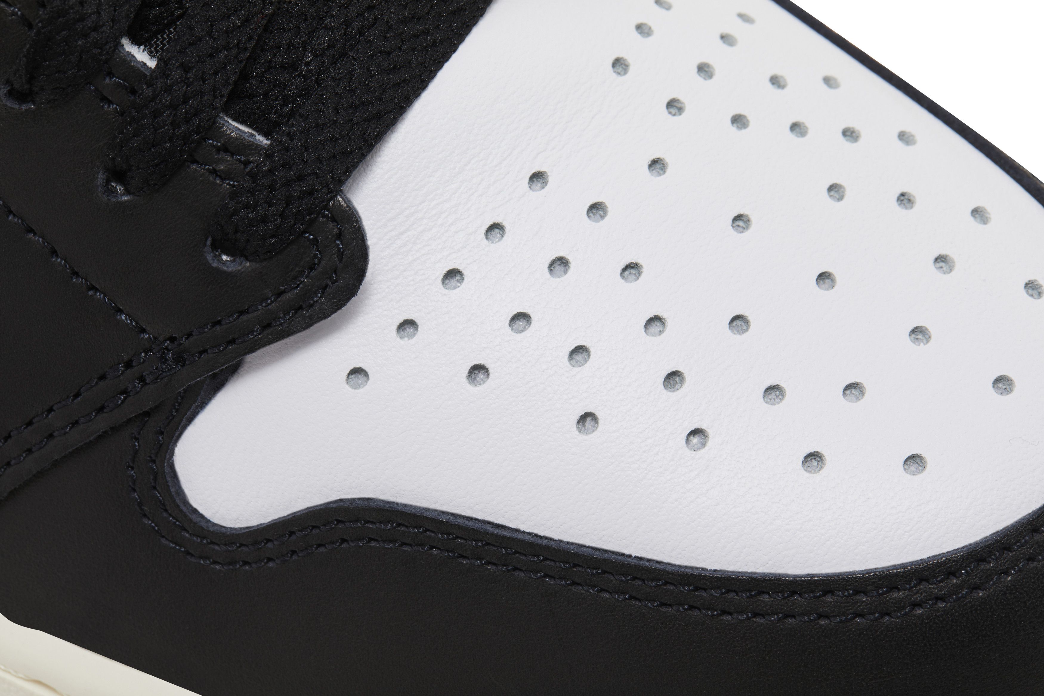 Jordan 1 Retro High OG ‚Black Toe Reimagined‘