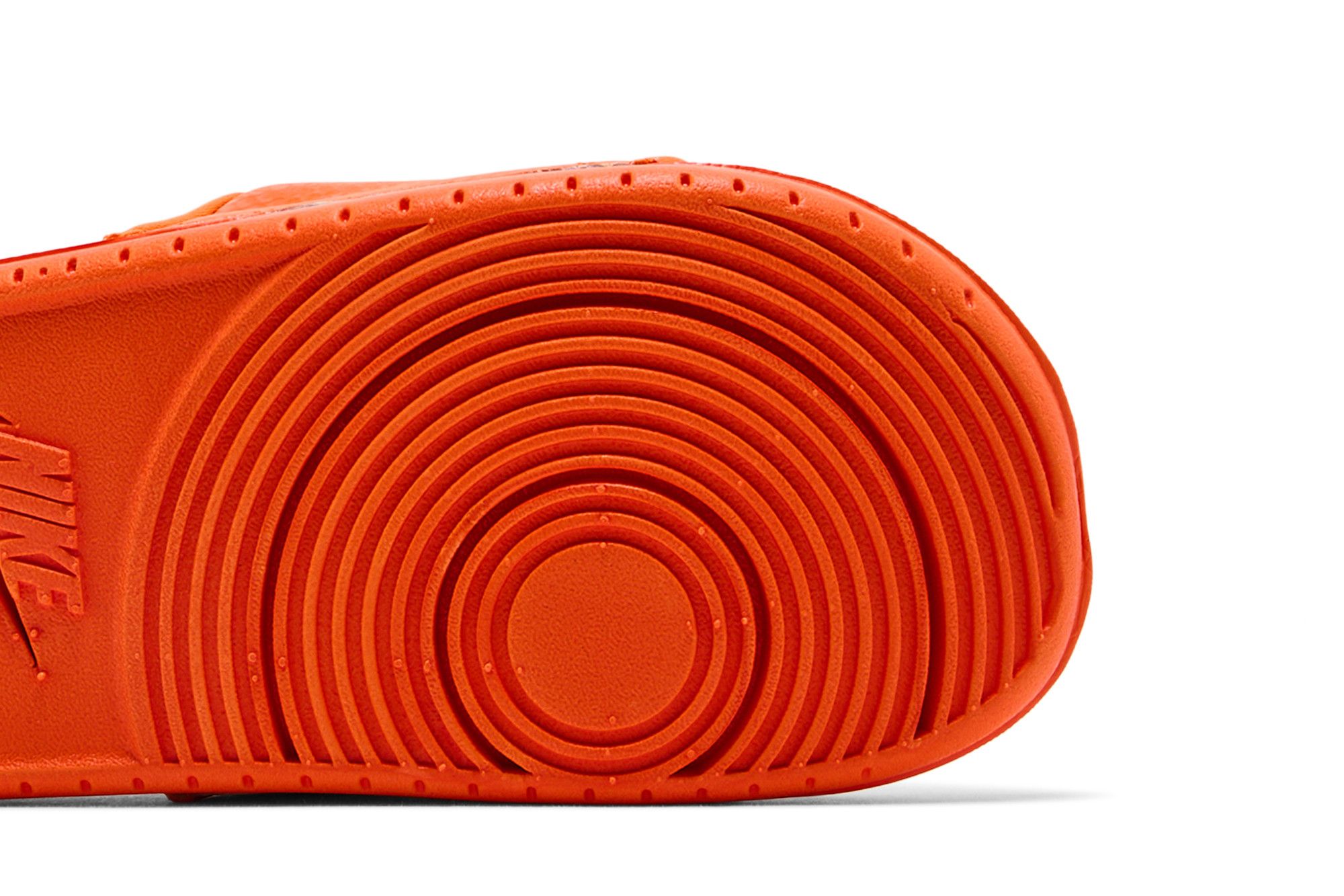 Kobe Bryant x Nike Offcourt Slide ‚Safety Orange‘