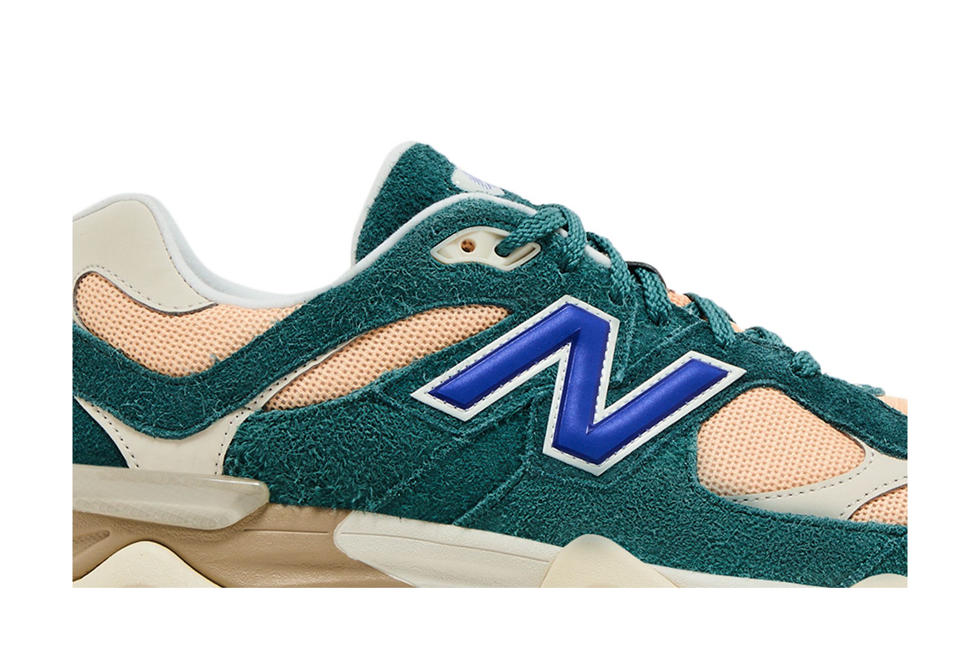New Balance 9060 ‚New Spruce Peach Blossom‘