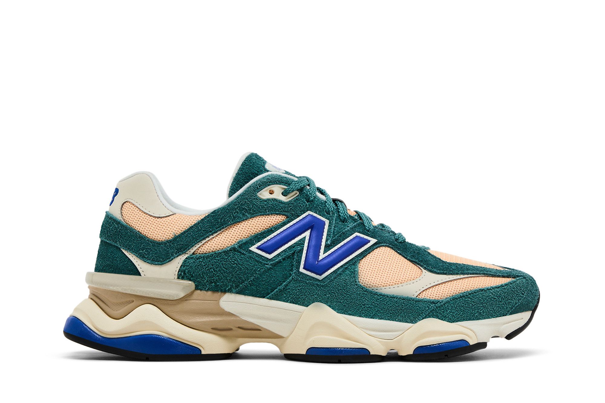 New Balance 9060 ‚New Spruce Peach Blossom‘