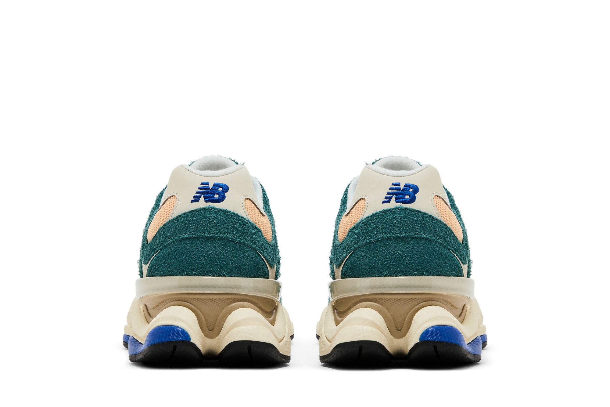 New Balance 9060 ‚New Spruce Peach Blossom‘