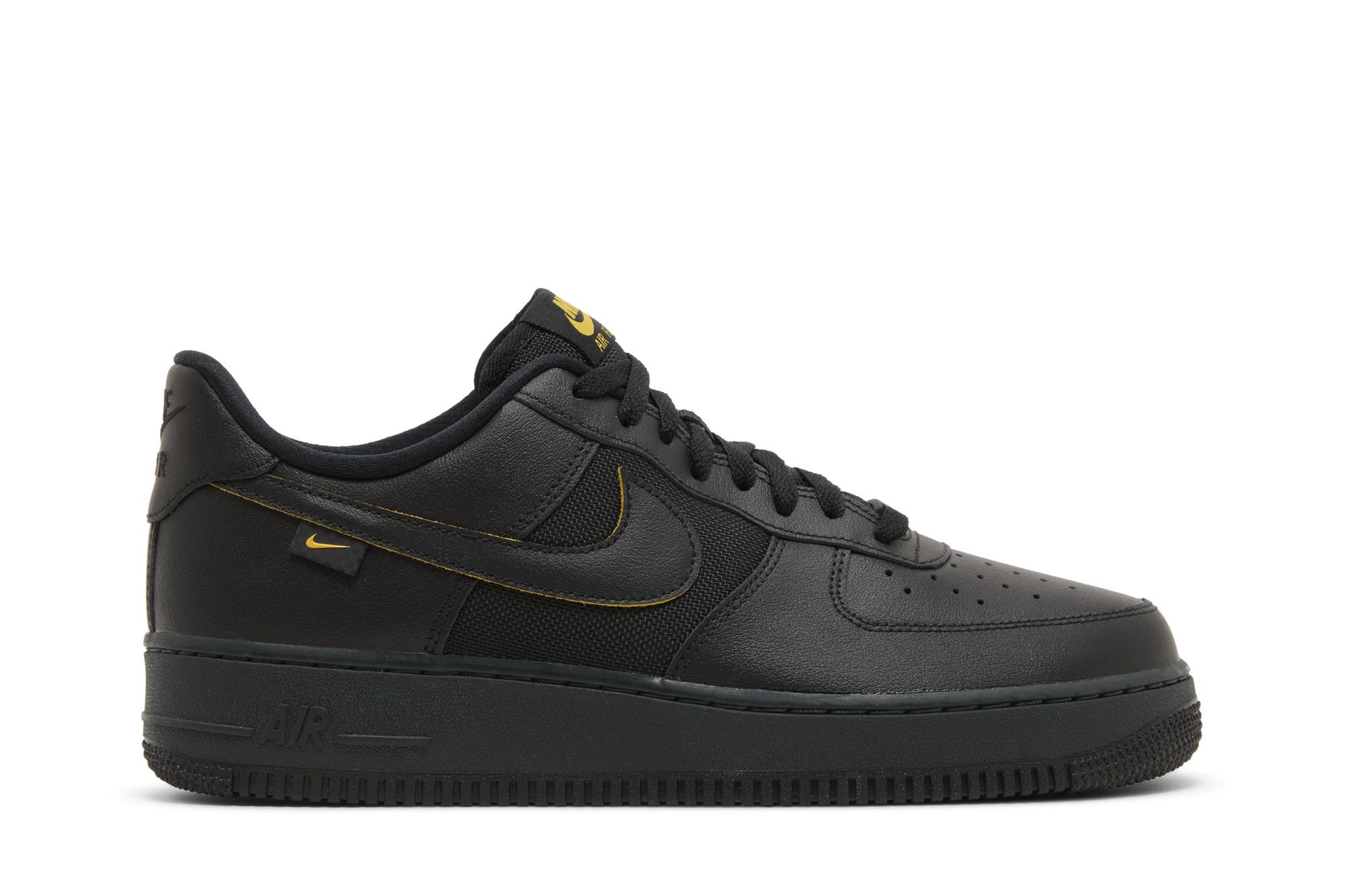 Nike Air Force 1 ’07 ‚Black University Gold‘