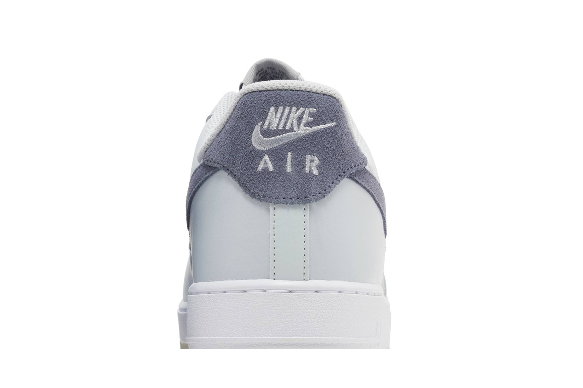 Nike Air Force 1 ’07 LV8 ‚Pure Platinum Light Carbon‘