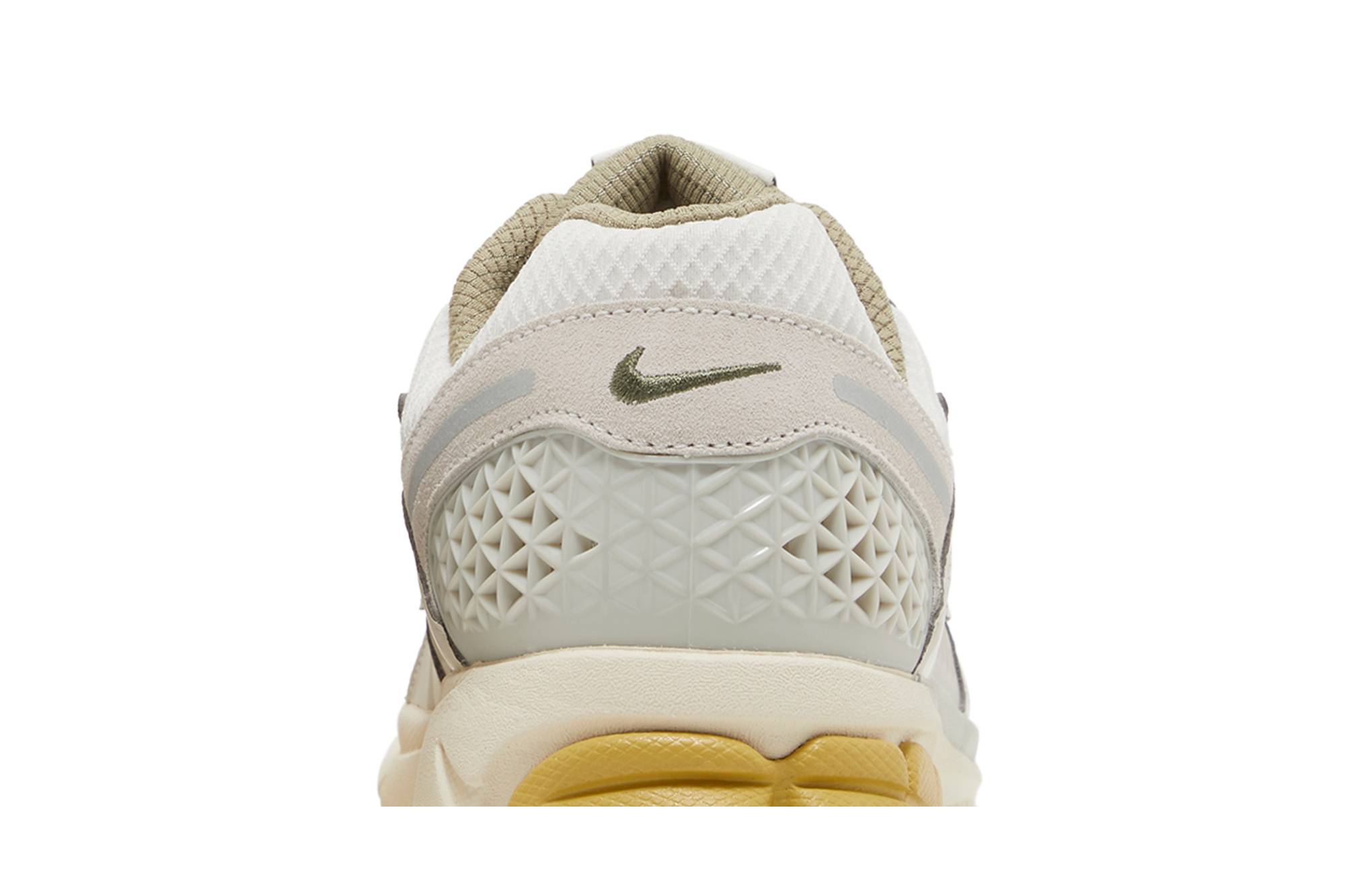 Nike Air Zoom Vomero 5 ‚Light Bone Medium Olive‘