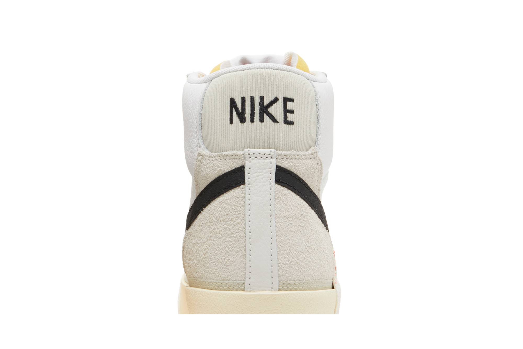 Nike Blazer Mid ’77 Pro Club ‚Remastered - Light Bone Black‘