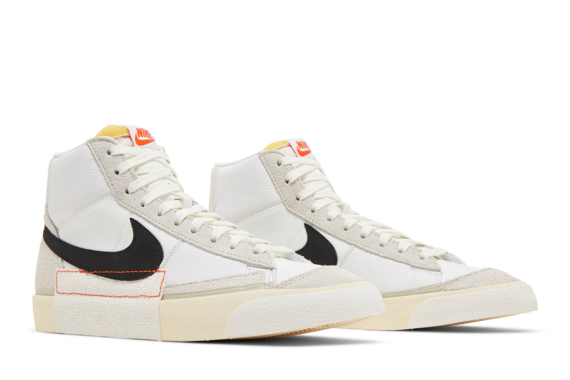 Nike Blazer Mid ’77 Pro Club ‚Remastered - Light Bone Black‘