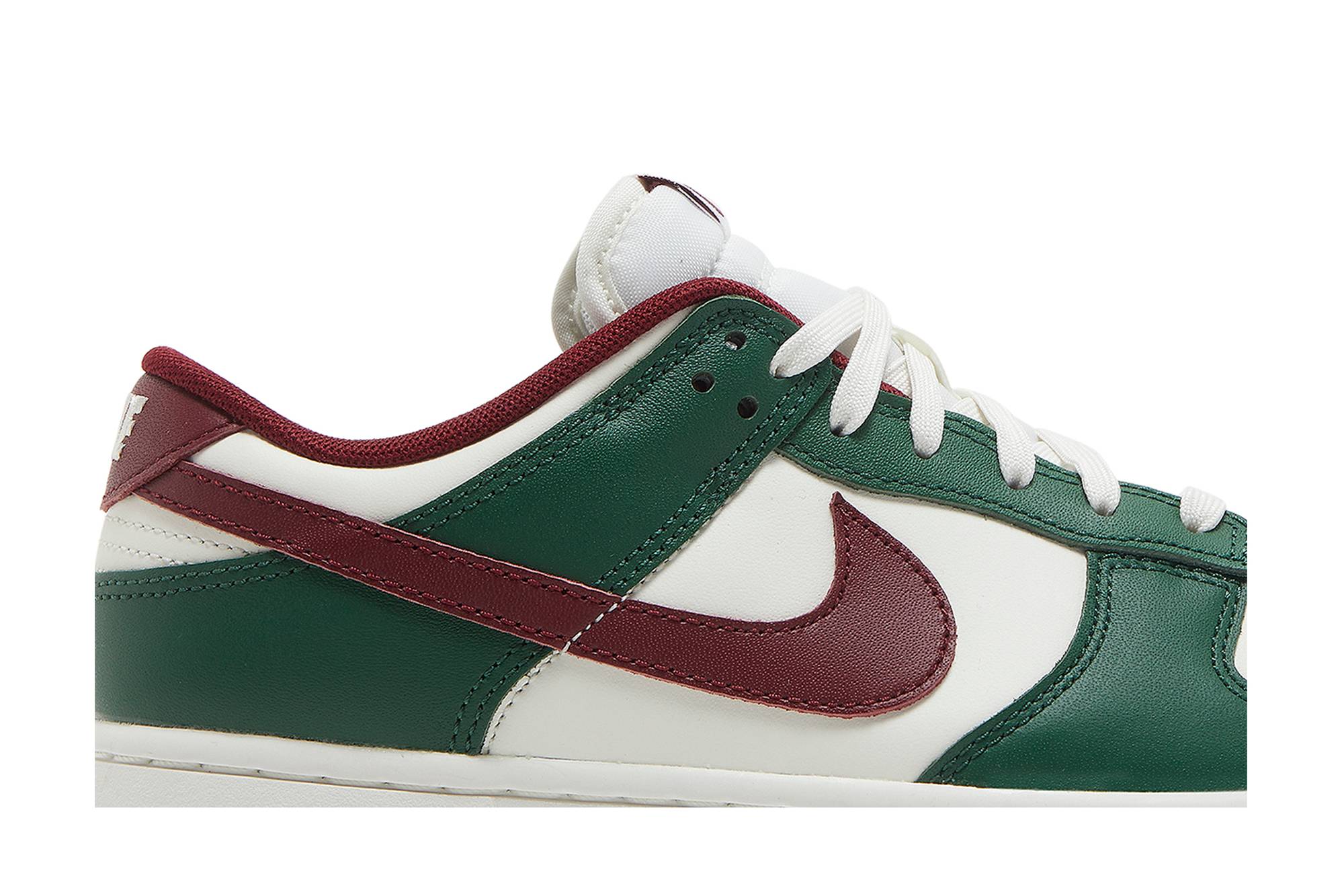 Nike Dunk Low ‚Gorge Green Team Red‘