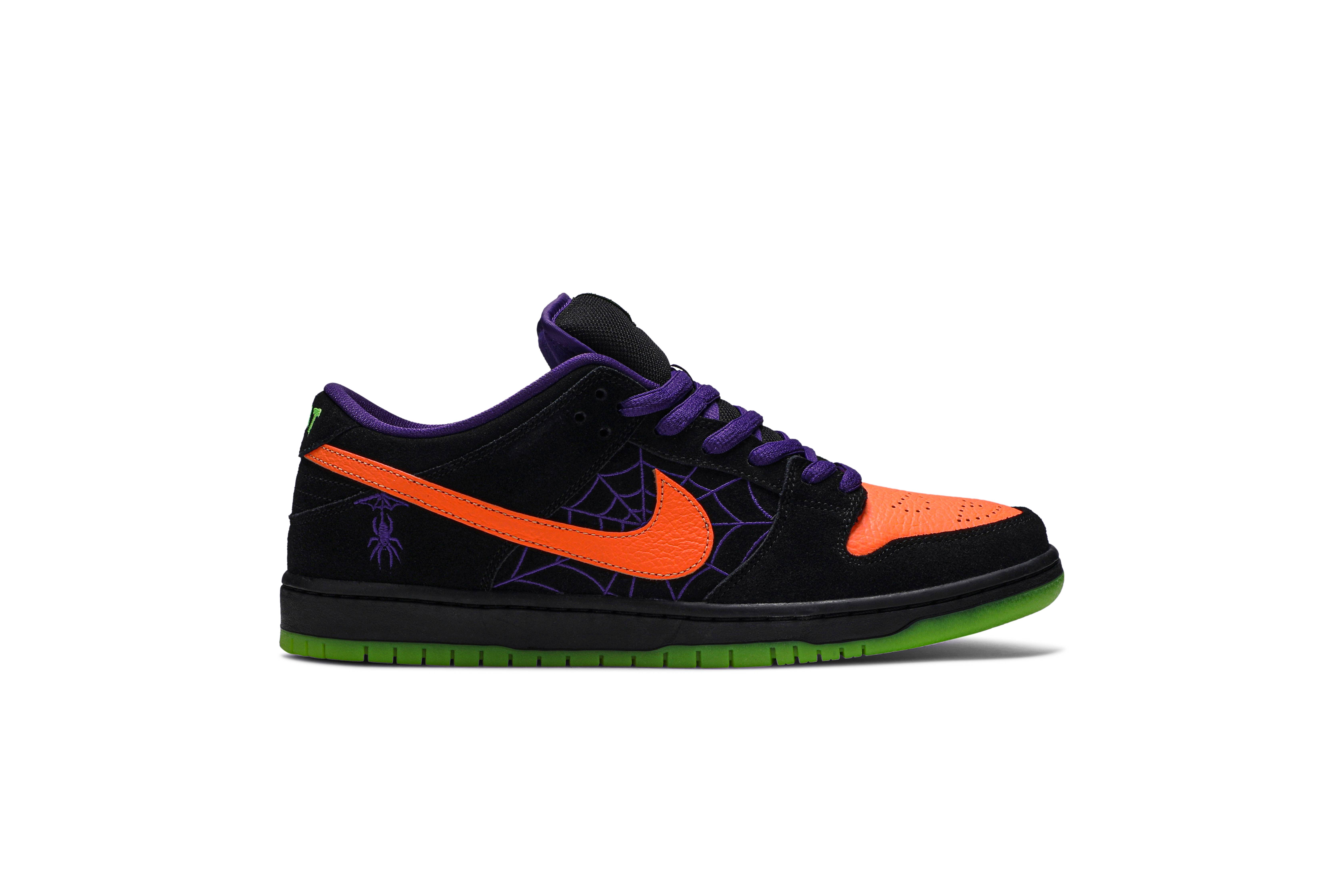 Nike SB Dunk Low ‚Night of Mischief‘