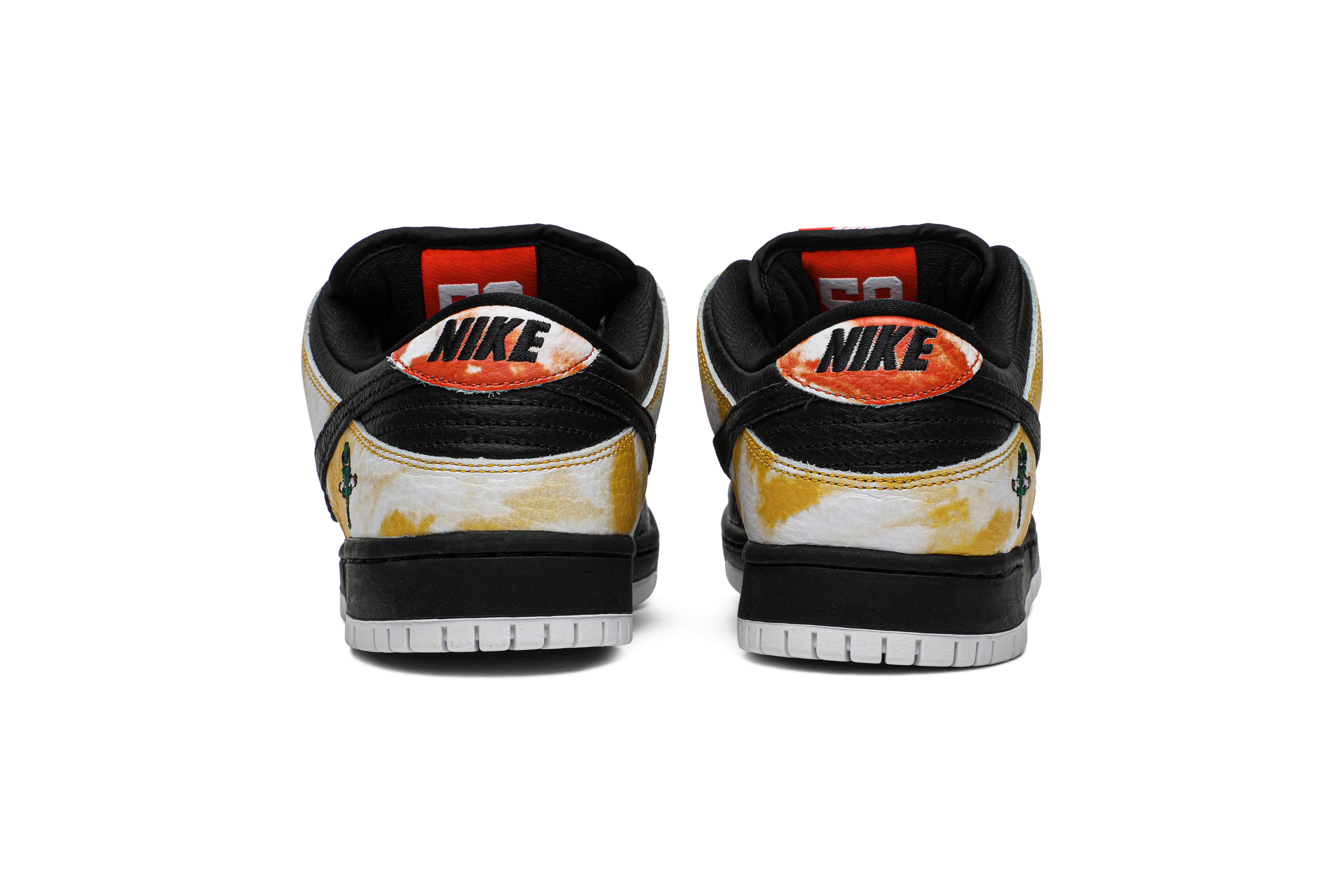 Nike SB Dunk Low ‚Tie-Dye Raygun - Black‘