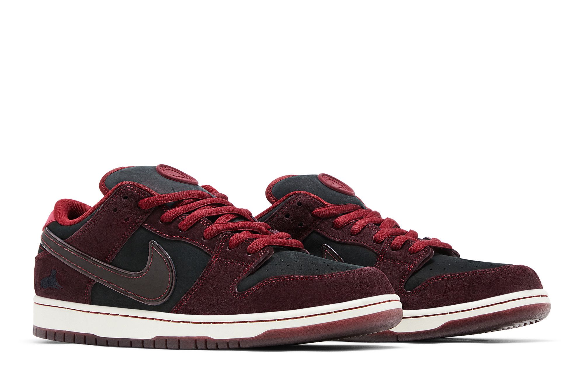 RIOT Skateshop x Nike Dunk Low SB ‚Mahogany Dark Beetroot‘