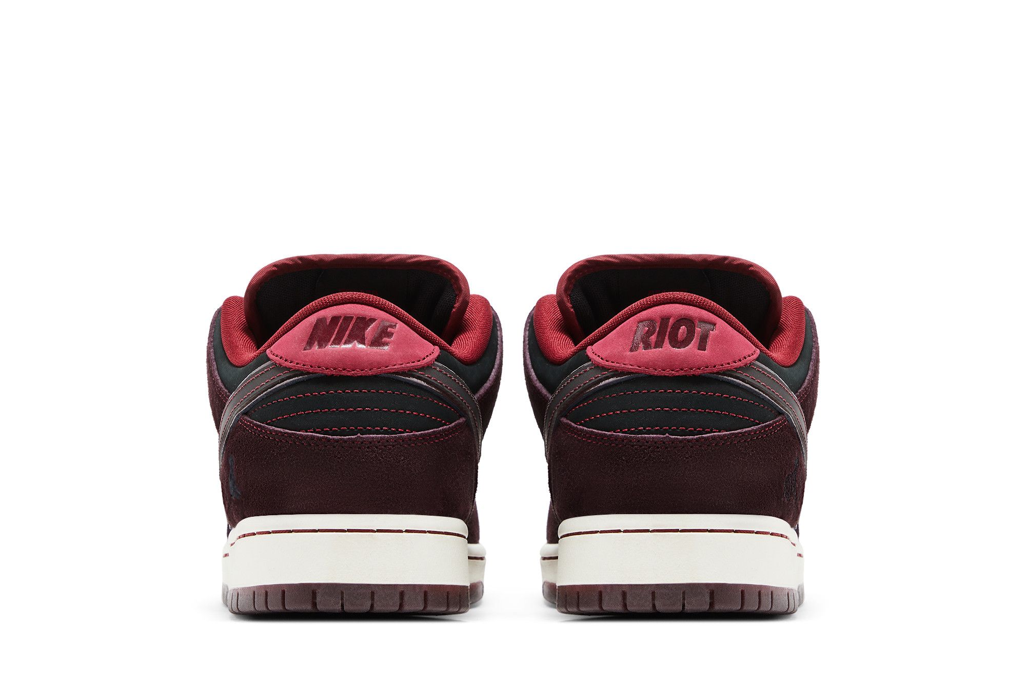 RIOT Skateshop x Nike Dunk Low SB ‚Mahogany Dark Beetroot‘