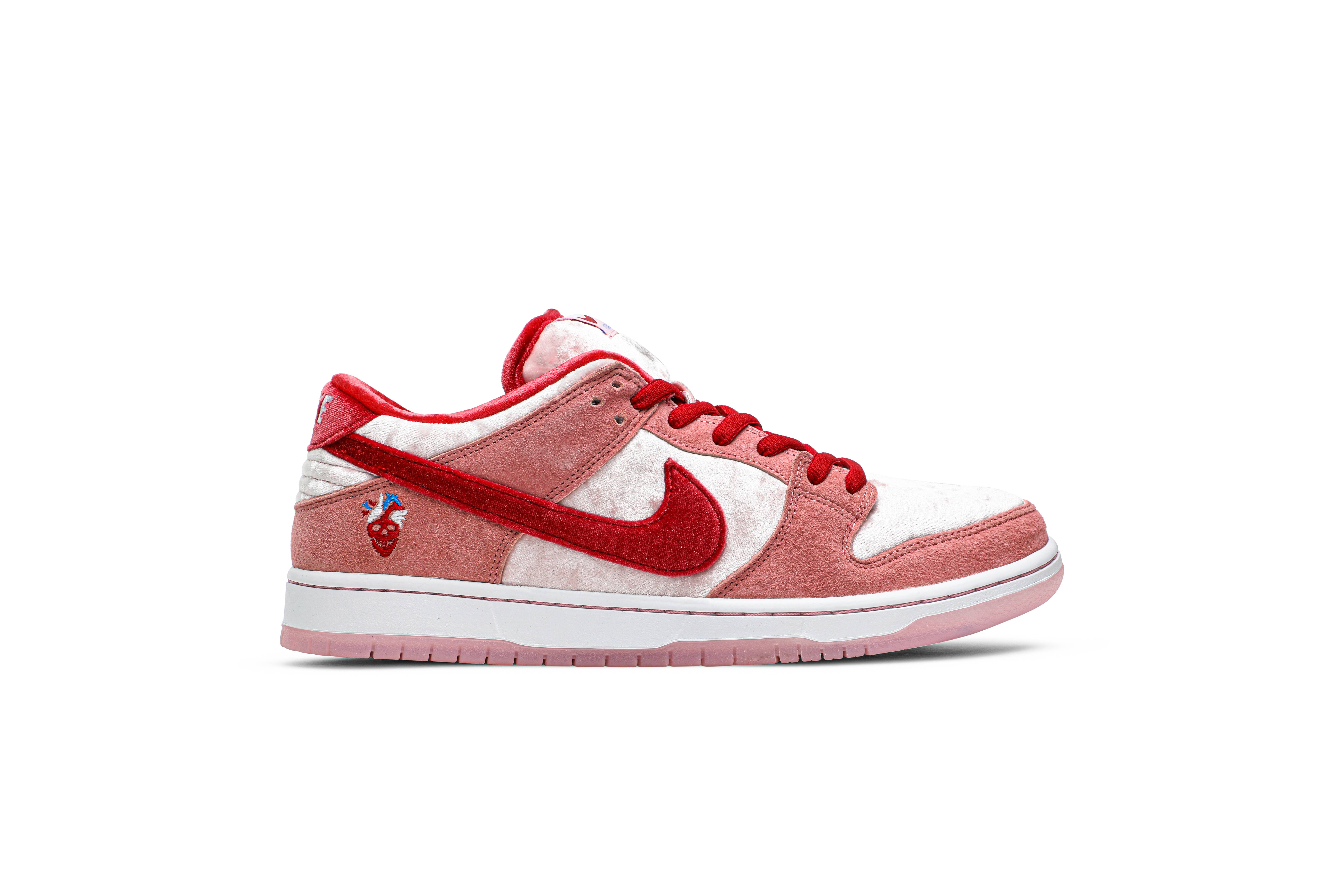 StrangeLove x Nike SB Dunk Low ‚Valentine’s Day‘