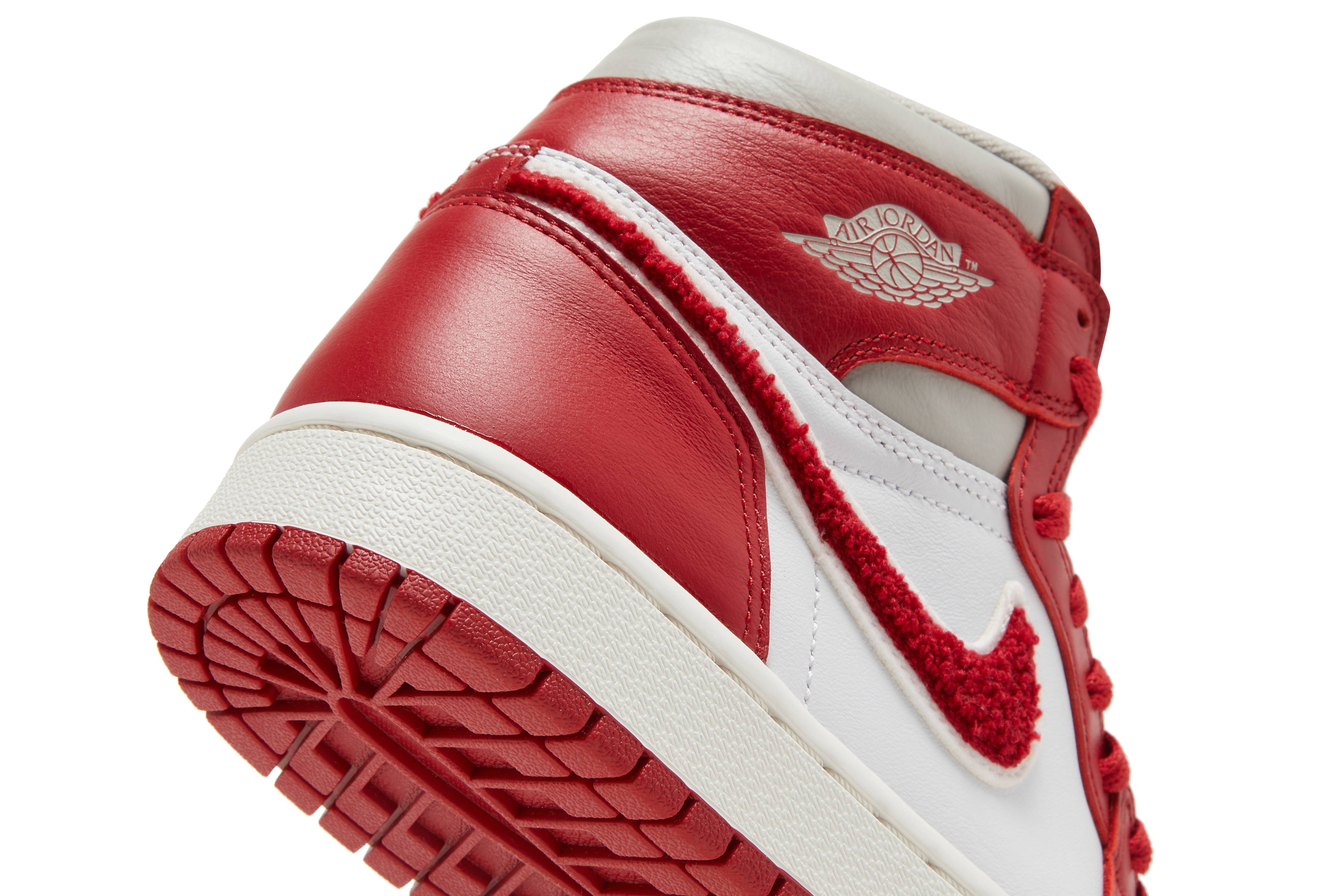 Wmns Jordan 1 High OG ‚Newstalgia Chenille‘
