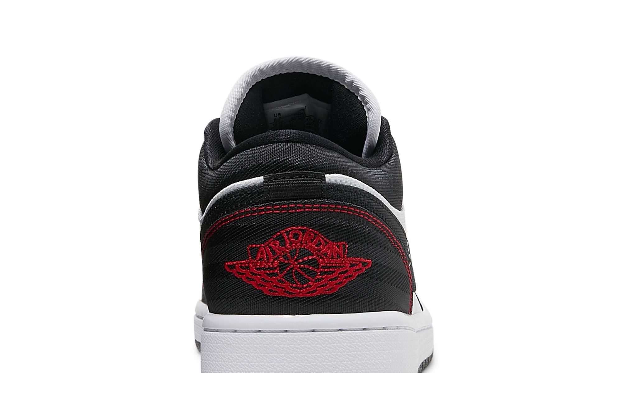 Wmns Jordan 1 Low SE Utility ‚White Black Red‘