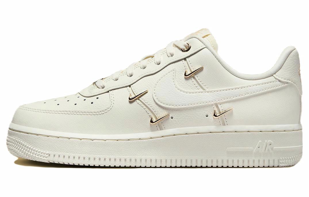 (Women) Nike Air Force 1 ’07 LX ‚Mini Swoosh - Metallic Gold‘