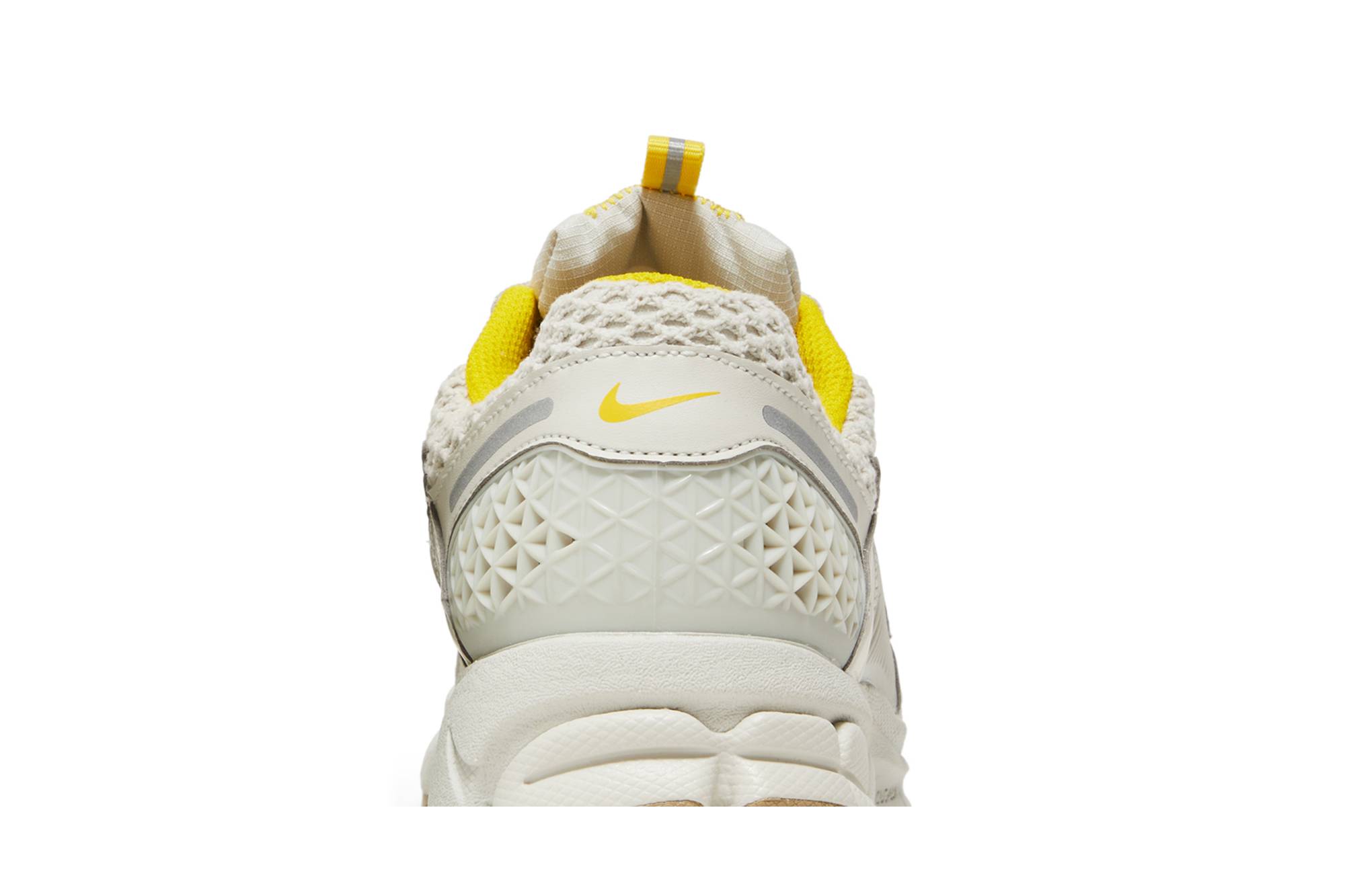(Women) Nike Air Zoom Vomero 5 ‚Light Bone‘