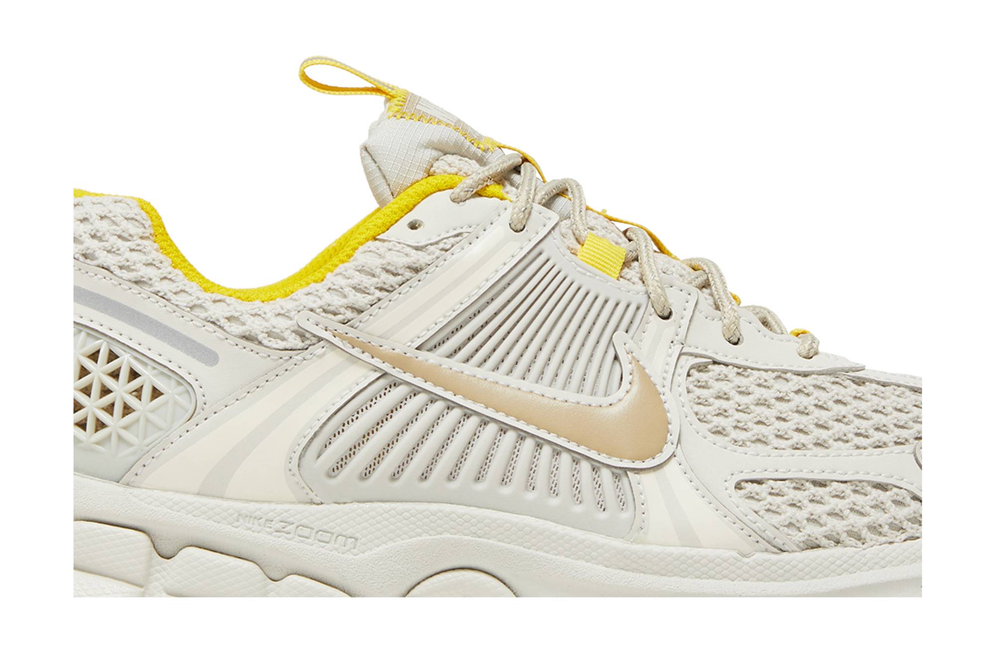 (Women) Nike Air Zoom Vomero 5 ‚Light Bone‘