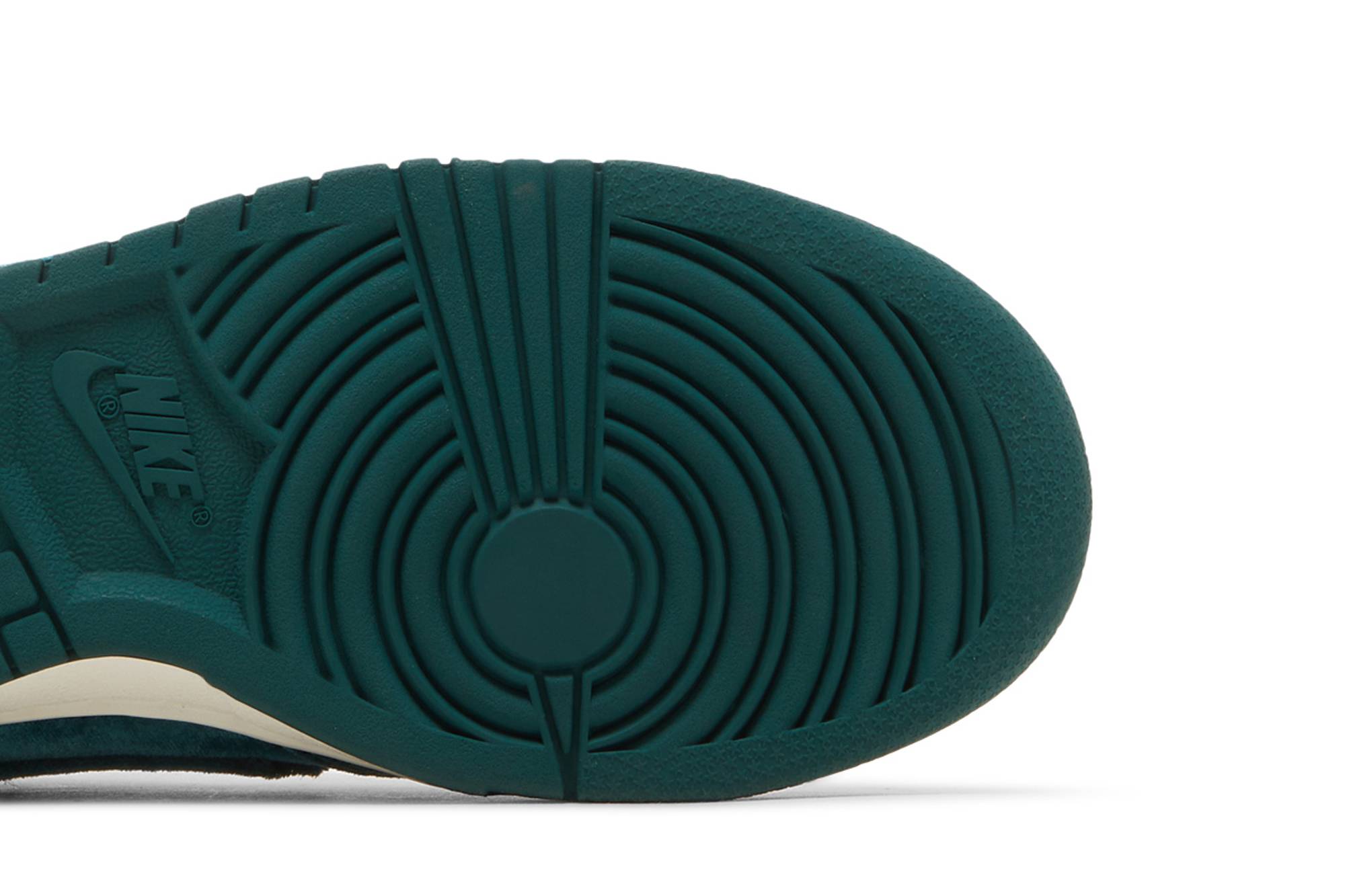 (Women) Nike Dunk Low ‚Green Velvet‘