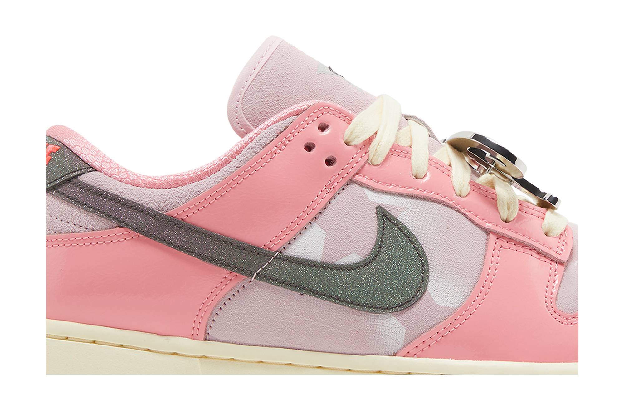 (Women) Nike Dunk Low LX ‚Barbie‘