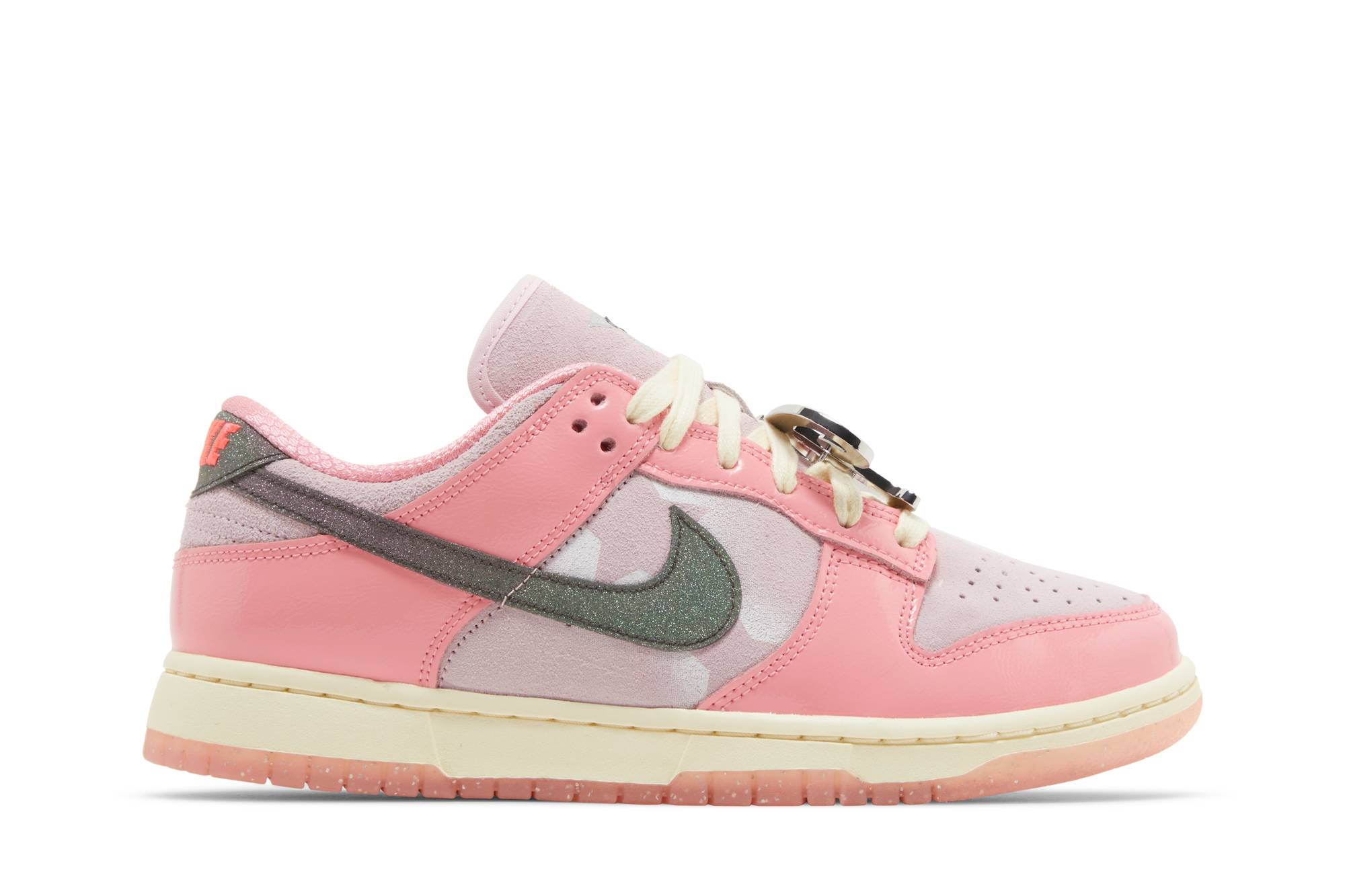 (Women) Nike Dunk Low LX ‚Barbie‘