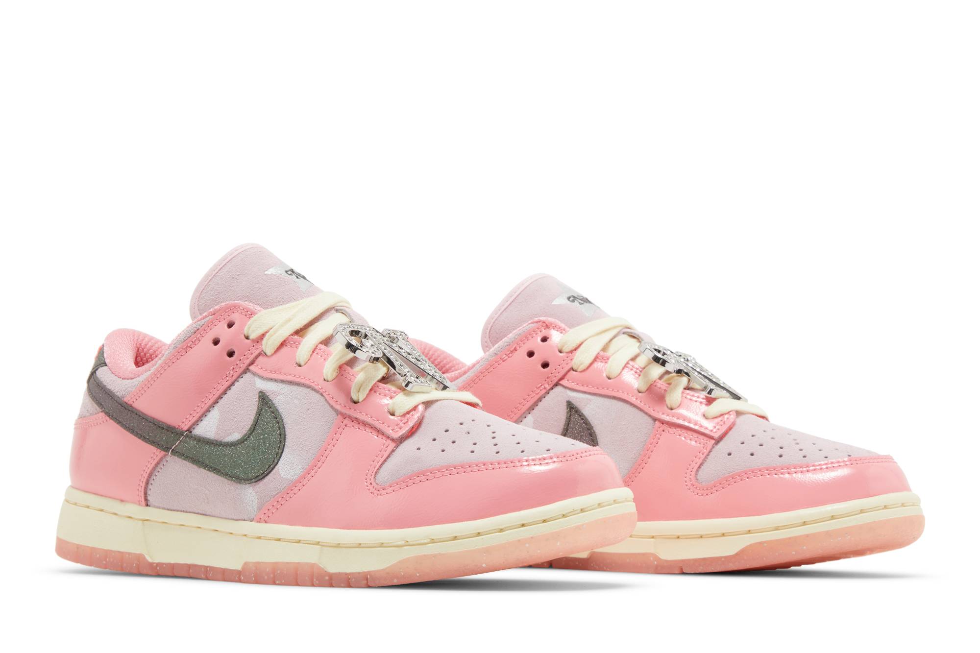 (Women) Nike Dunk Low LX ‚Barbie‘