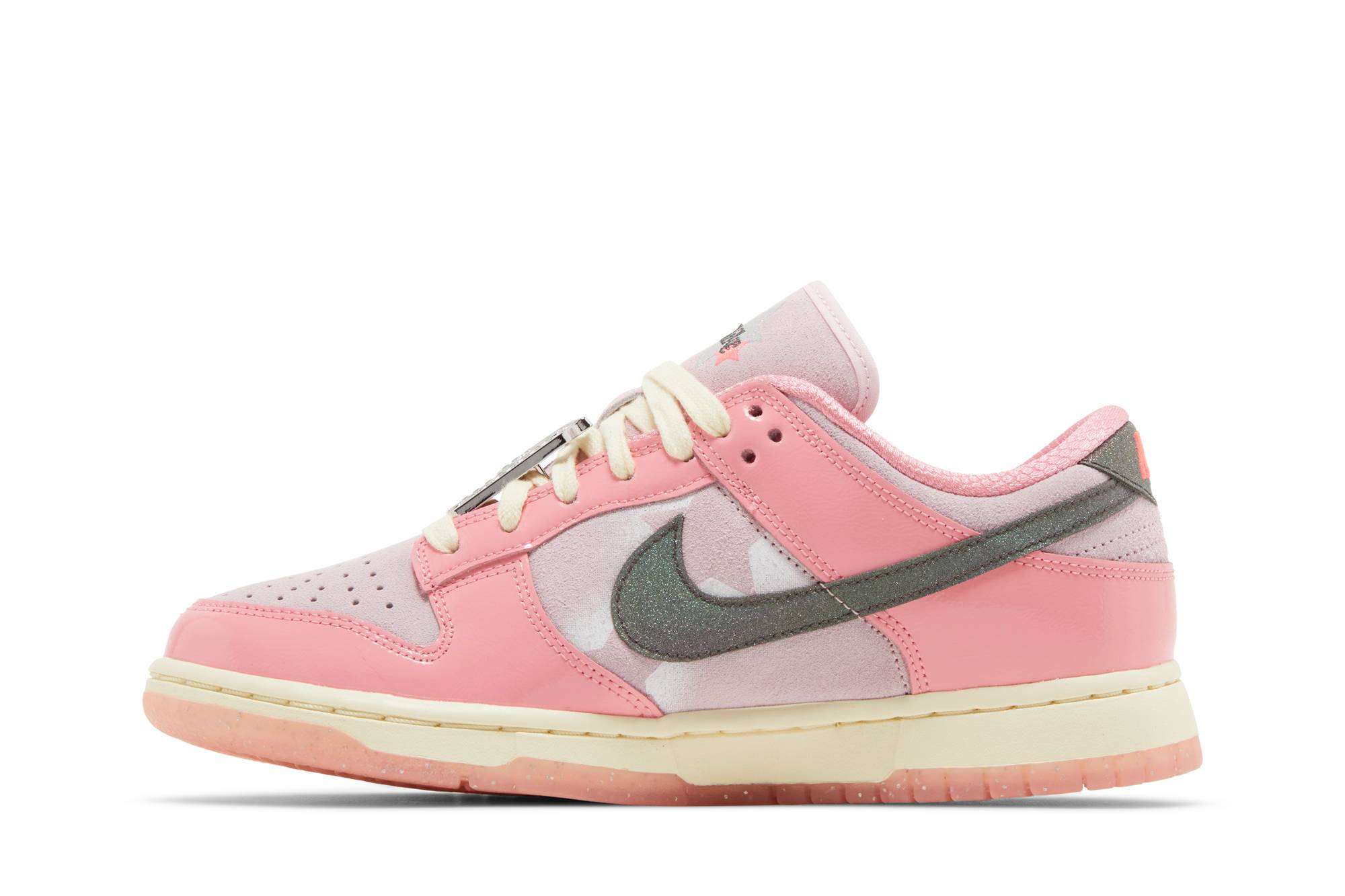 (Women) Nike Dunk Low LX ‚Barbie‘