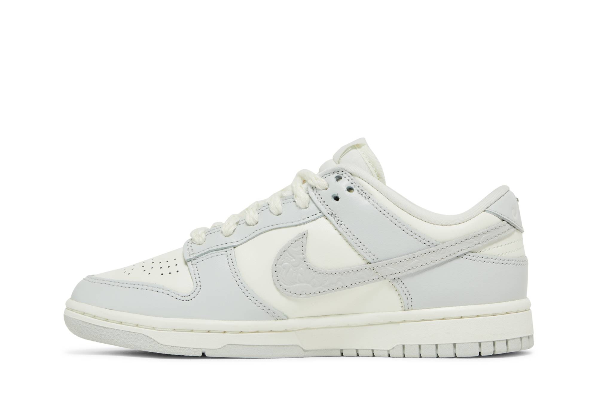 (Women) Nike Dunk Low ‚Needlework‘