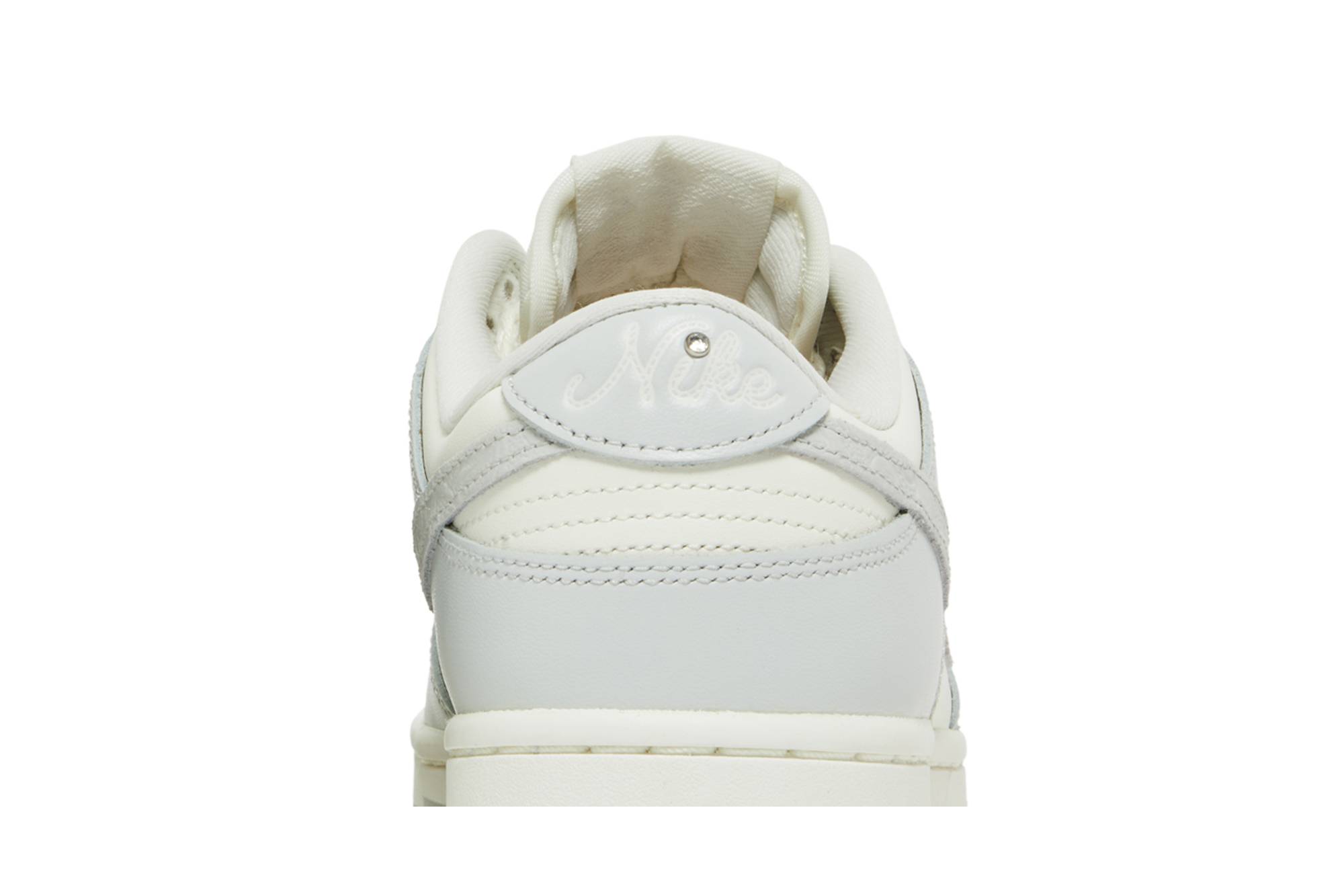 (Women) Nike Dunk Low ‚Needlework‘