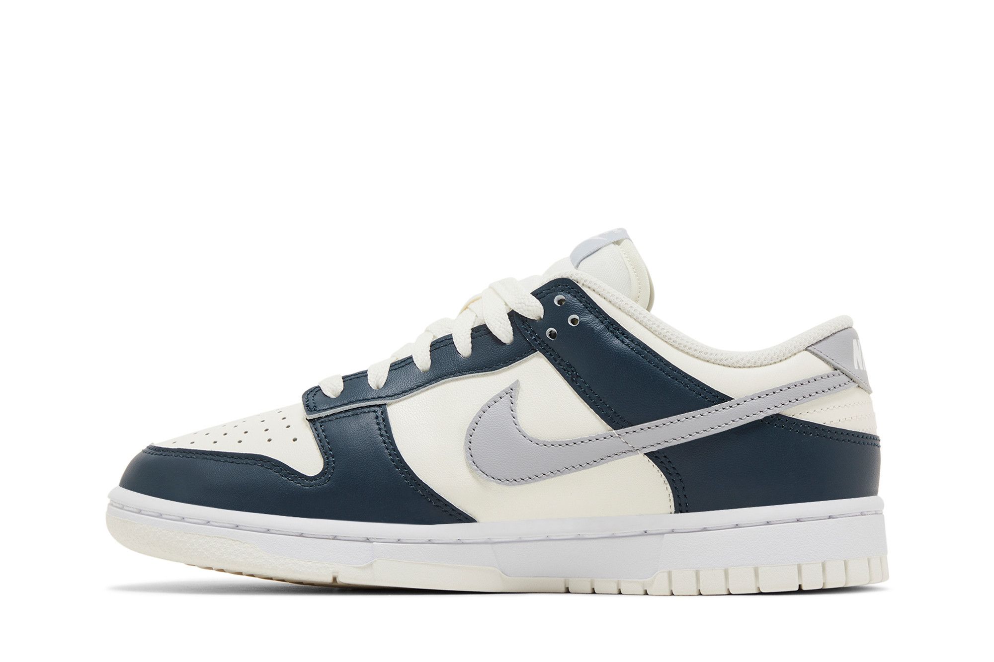 (Women) Nike Dunk Low ‚Sail Armory Navy‘