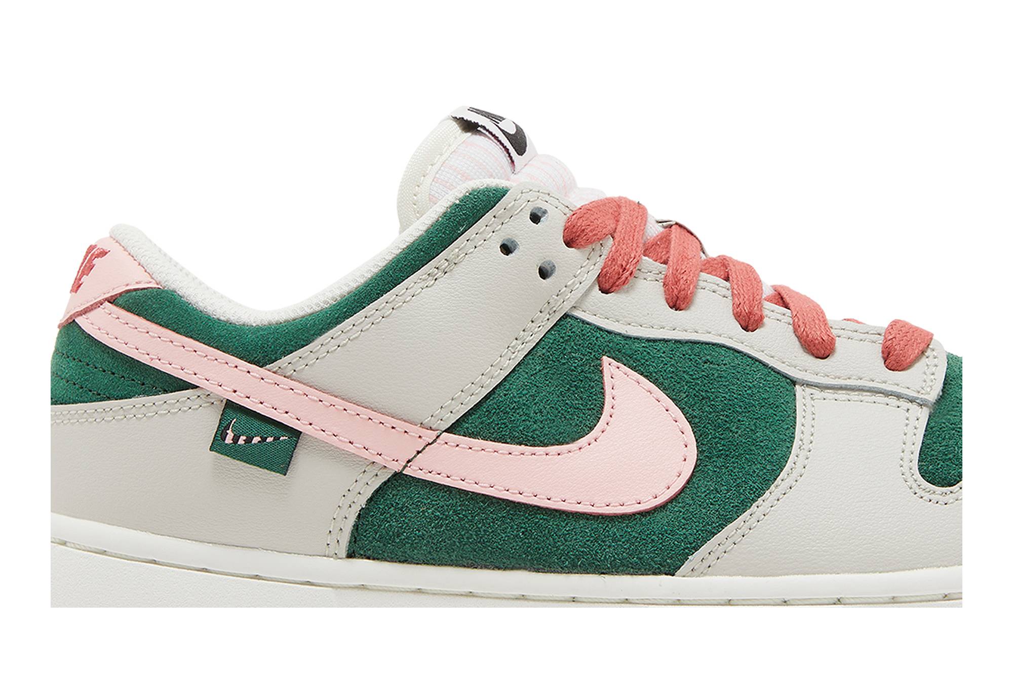 (Women) Nike Dunk Low SE ‚All Petals United‘