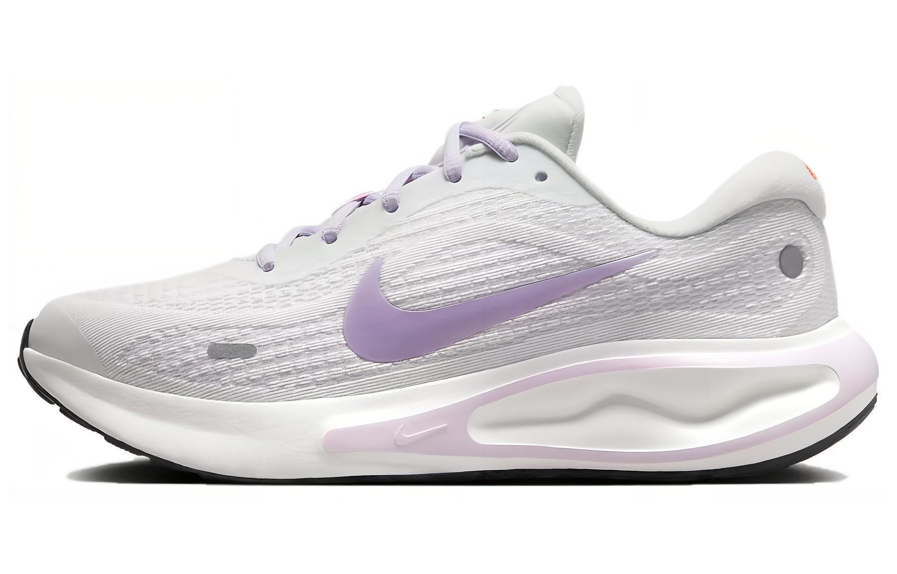 (Women) Nike Journey Run ‚Summit White Barely Grape‘