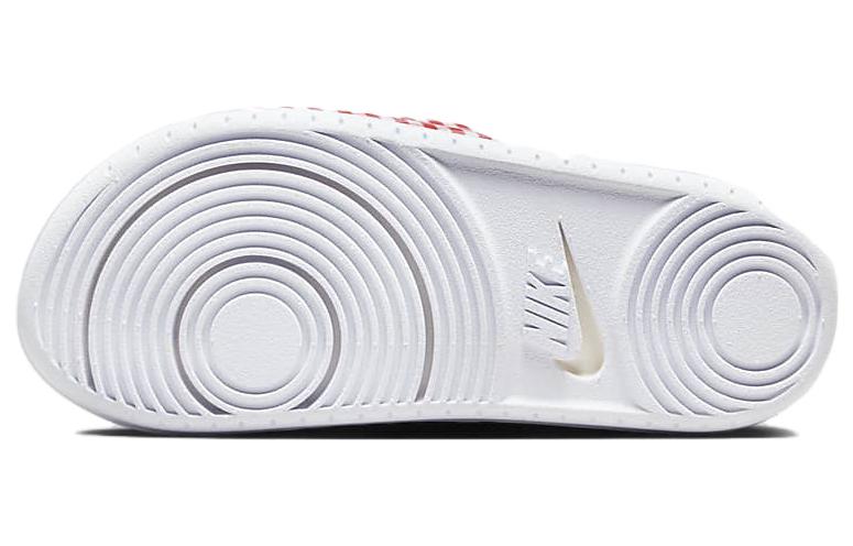 (Women) Nike Offcourt Slide ‚Mystic Red Plaid‘