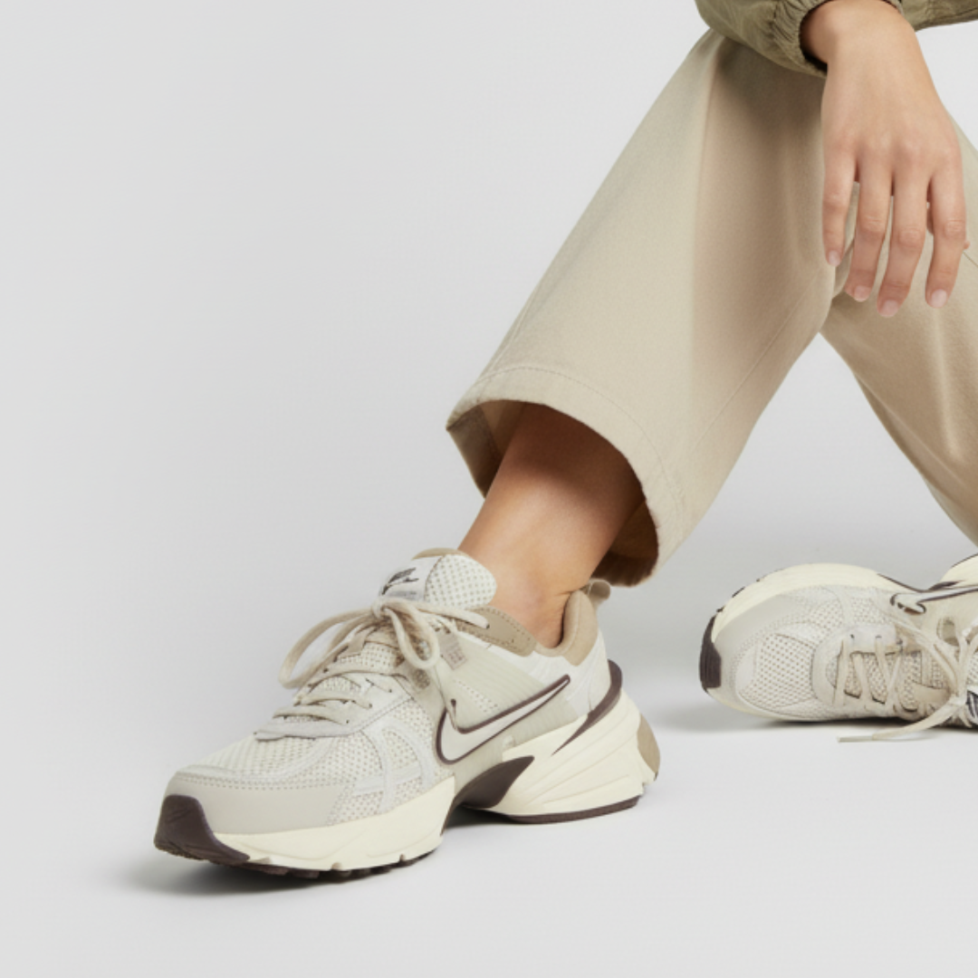 (Women) Nike V2K Run Light ‚Orewood Brown‘