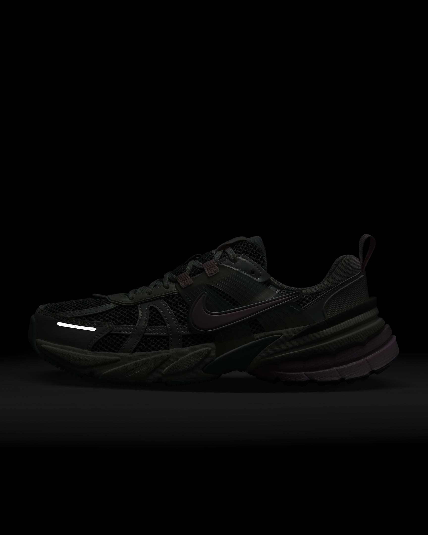 (Women) Nike V2K Run ‚Light Pumice Photon‘