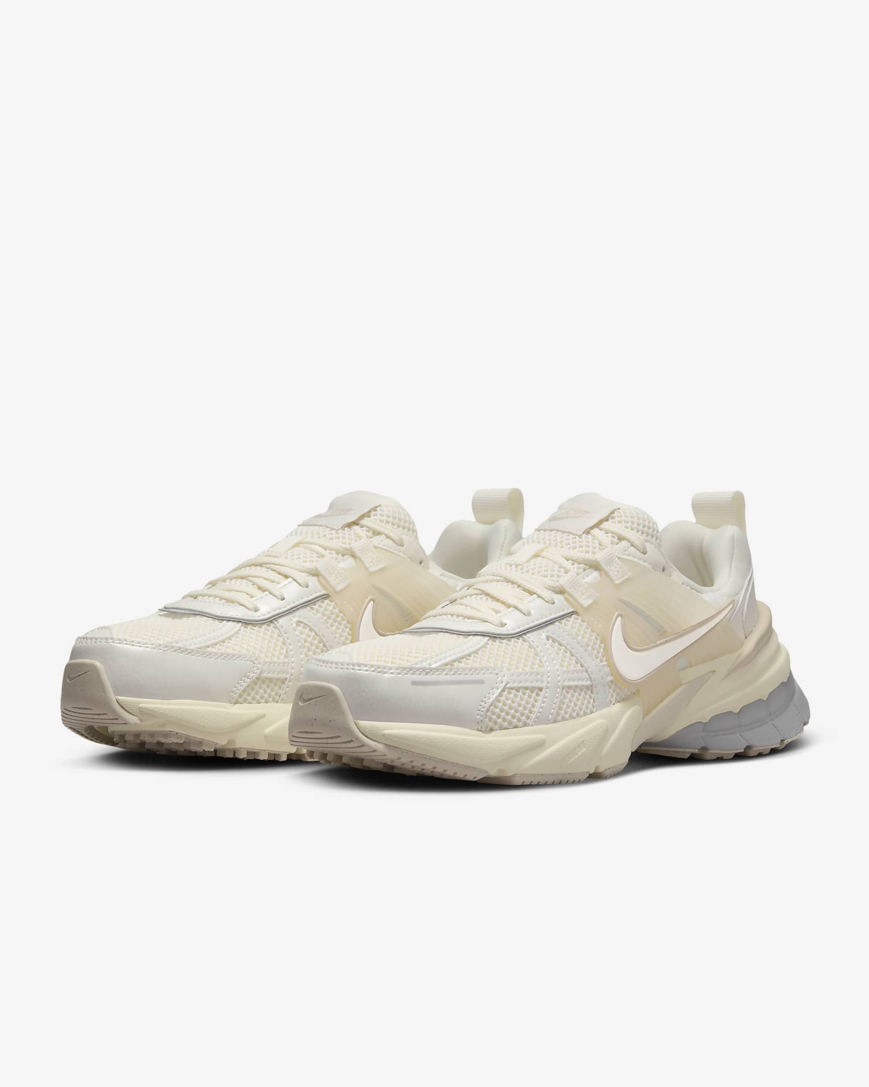(Women) Nike V2K Run ‚Pale Ivory Coconut‘