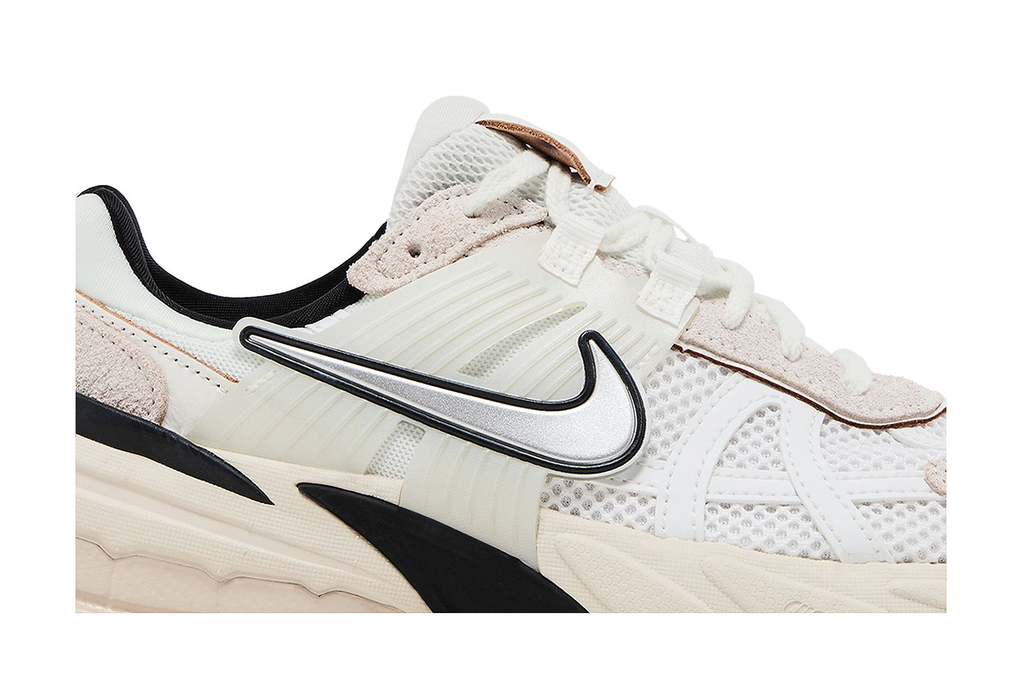 (Women) Nike V2K Run ‚White Light Orewood Brown‘
