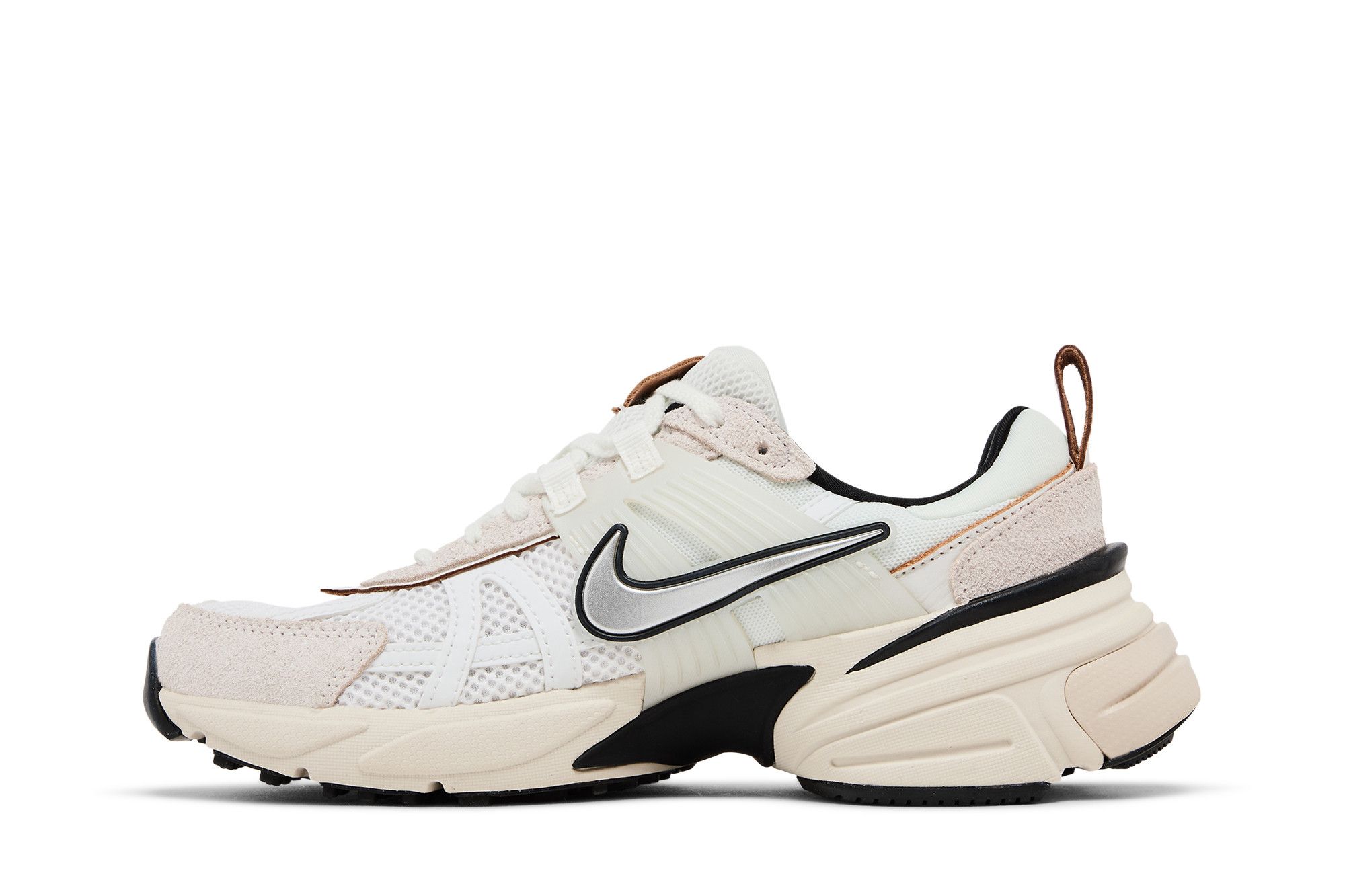 (Women) Nike V2K Run ‚White Light Orewood Brown‘