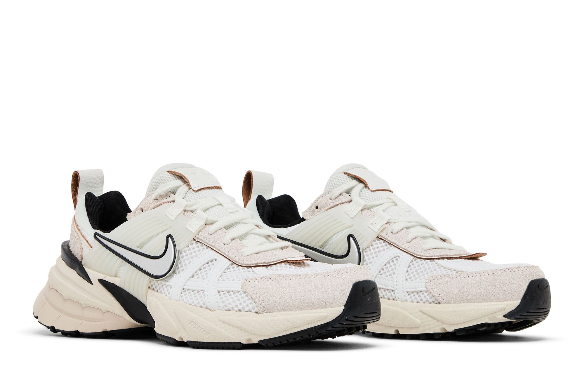 (Women) Nike V2K Run ‚White Light Orewood Brown‘