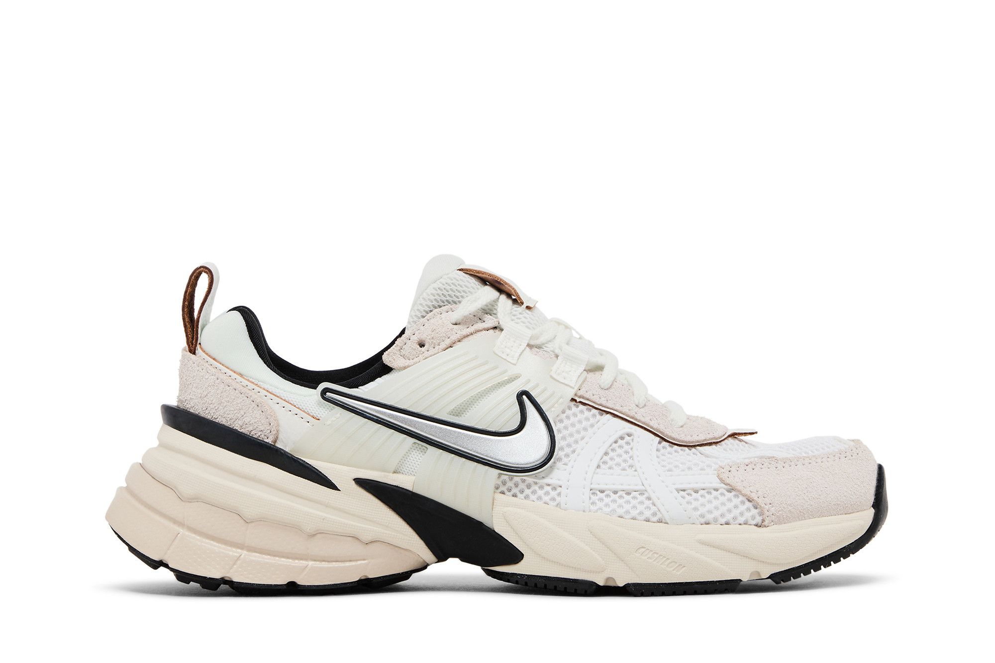 (Women) Nike V2K Run ‚White Light Orewood Brown‘