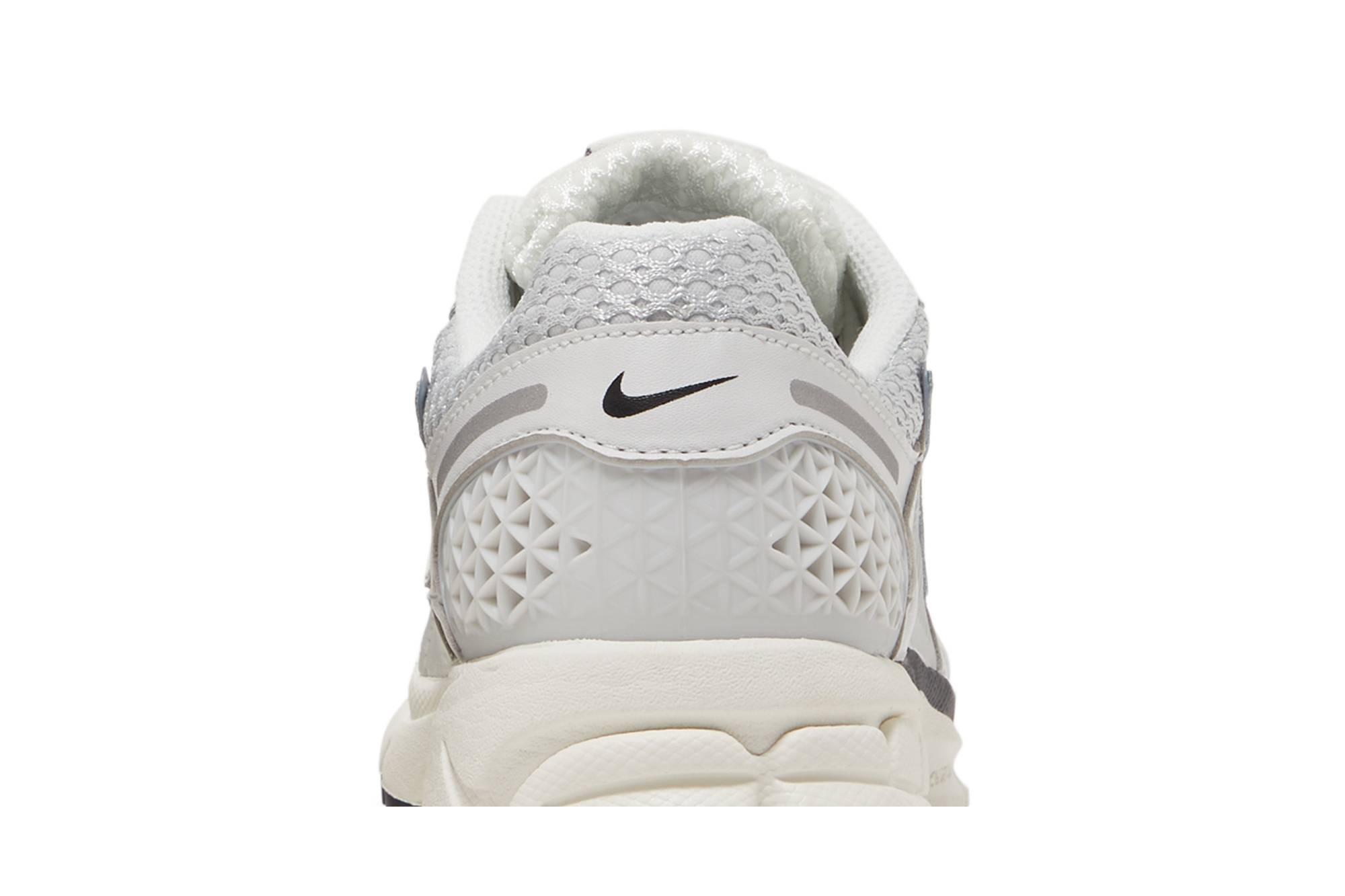 (Women) Nike Zoom Vomero 5 ‚Photon Dust‘